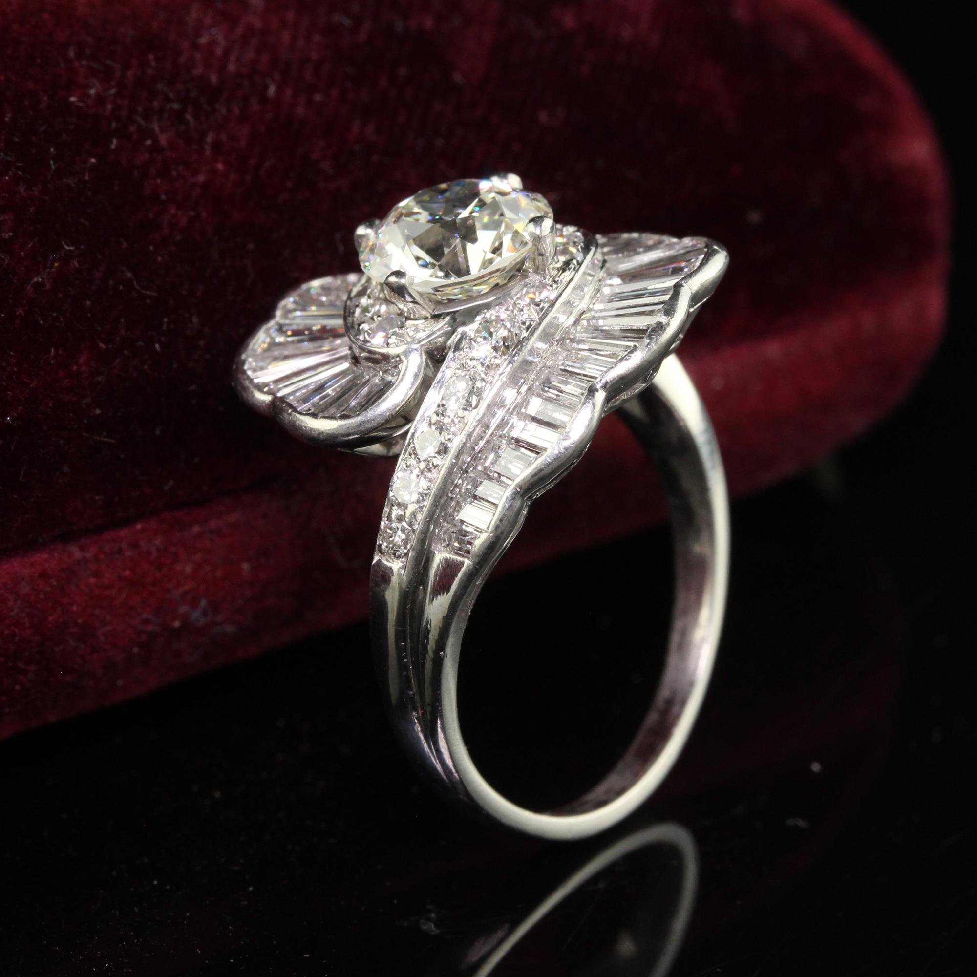 Antiguo Anillo de Cóctel Retro de Platino Viejo Europeo y Diamante Baguette - GIA Corte europeo antiguo en venta