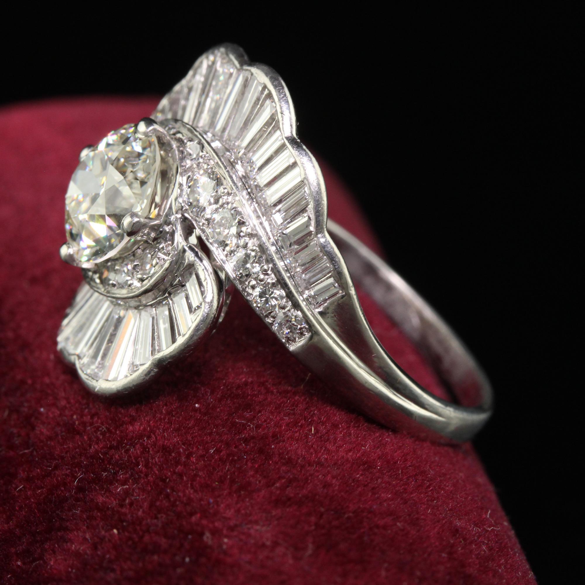 De las mujeres Antiguo Anillo de Cóctel Retro de Platino Viejo Europeo y Diamante Baguette - GIA en venta