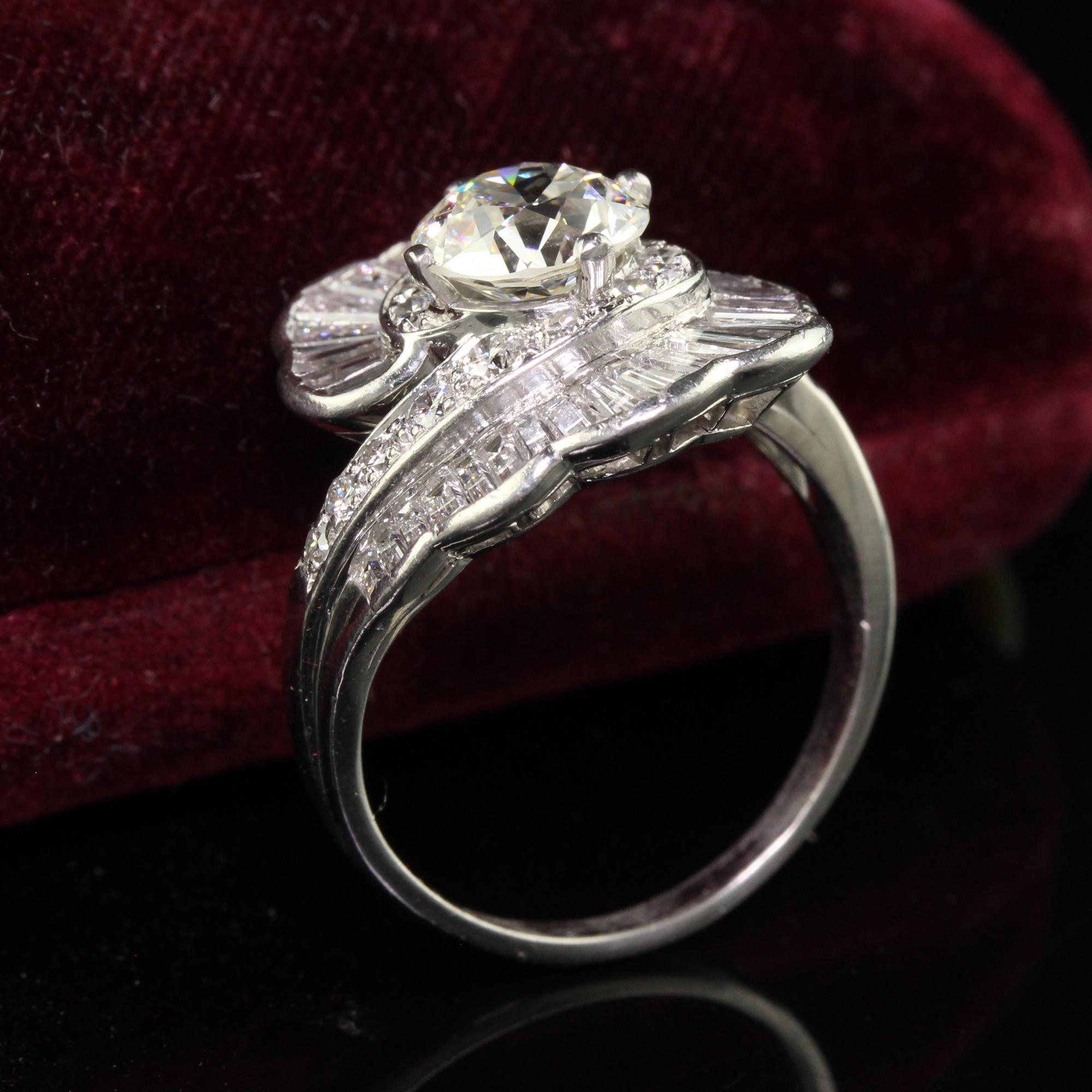 Antiguo Anillo de Cóctel Retro de Platino Viejo Europeo y Diamante Baguette - GIA en venta 1