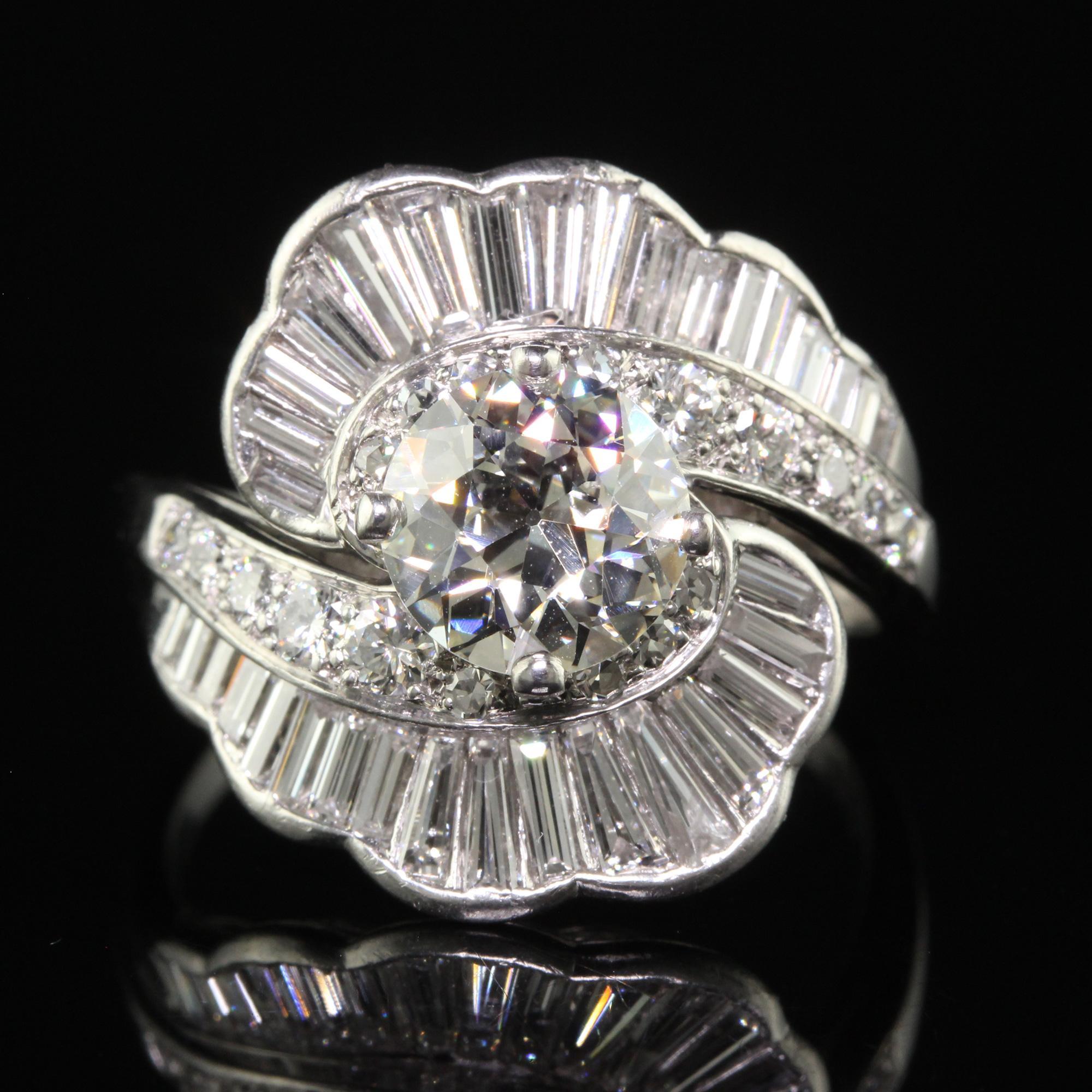 Antiguo Anillo de Cóctel Retro de Platino Viejo Europeo y Diamante Baguette - GIA en venta 2