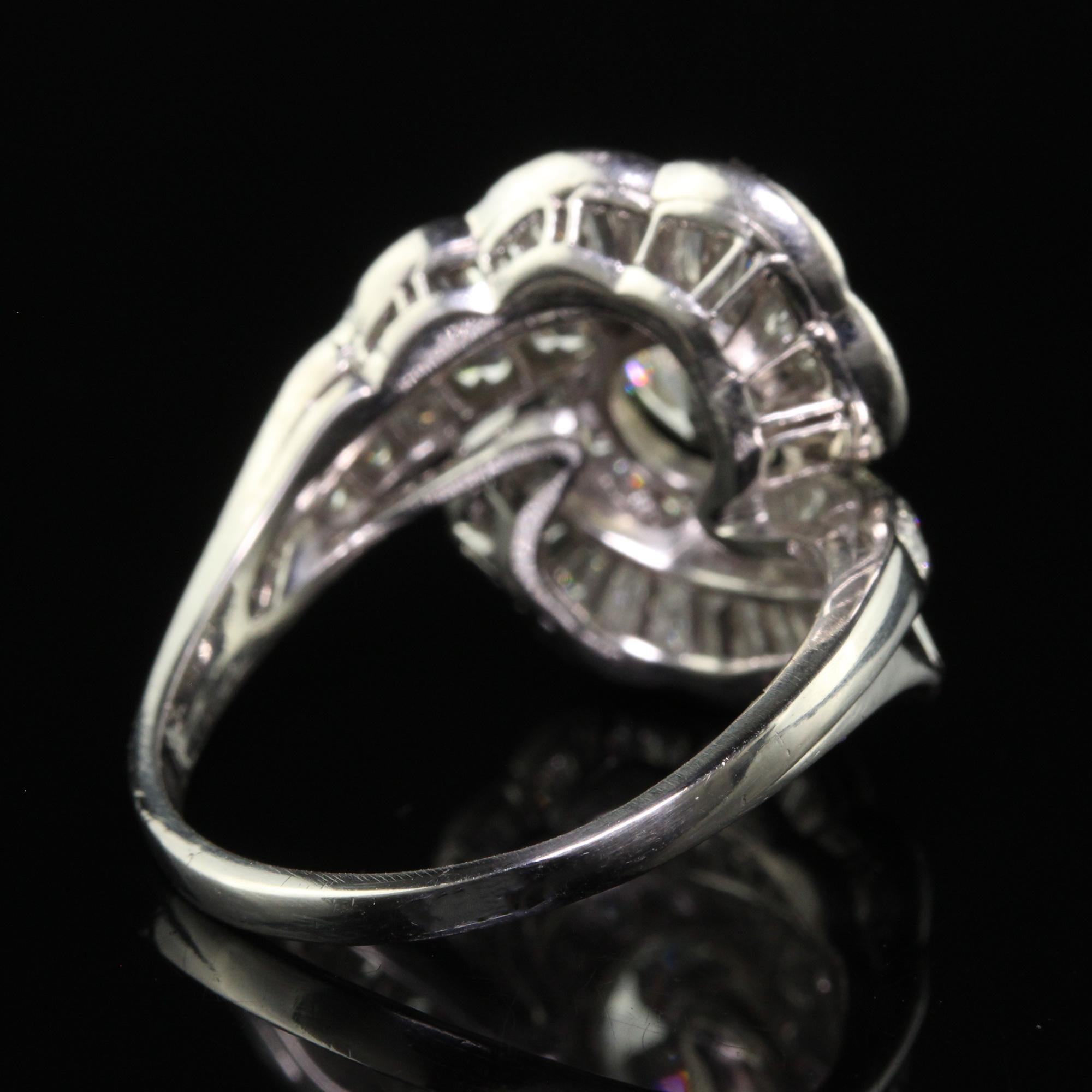 Antiguo Anillo de Cóctel Retro de Platino Viejo Europeo y Diamante Baguette - GIA en venta 3