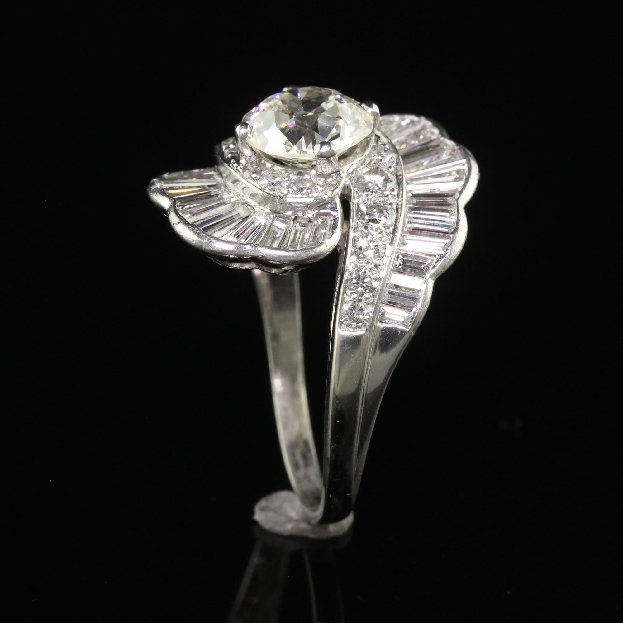 Antiguo Anillo de Cóctel Retro de Platino Viejo Europeo y Diamante Baguette - GIA en venta 4