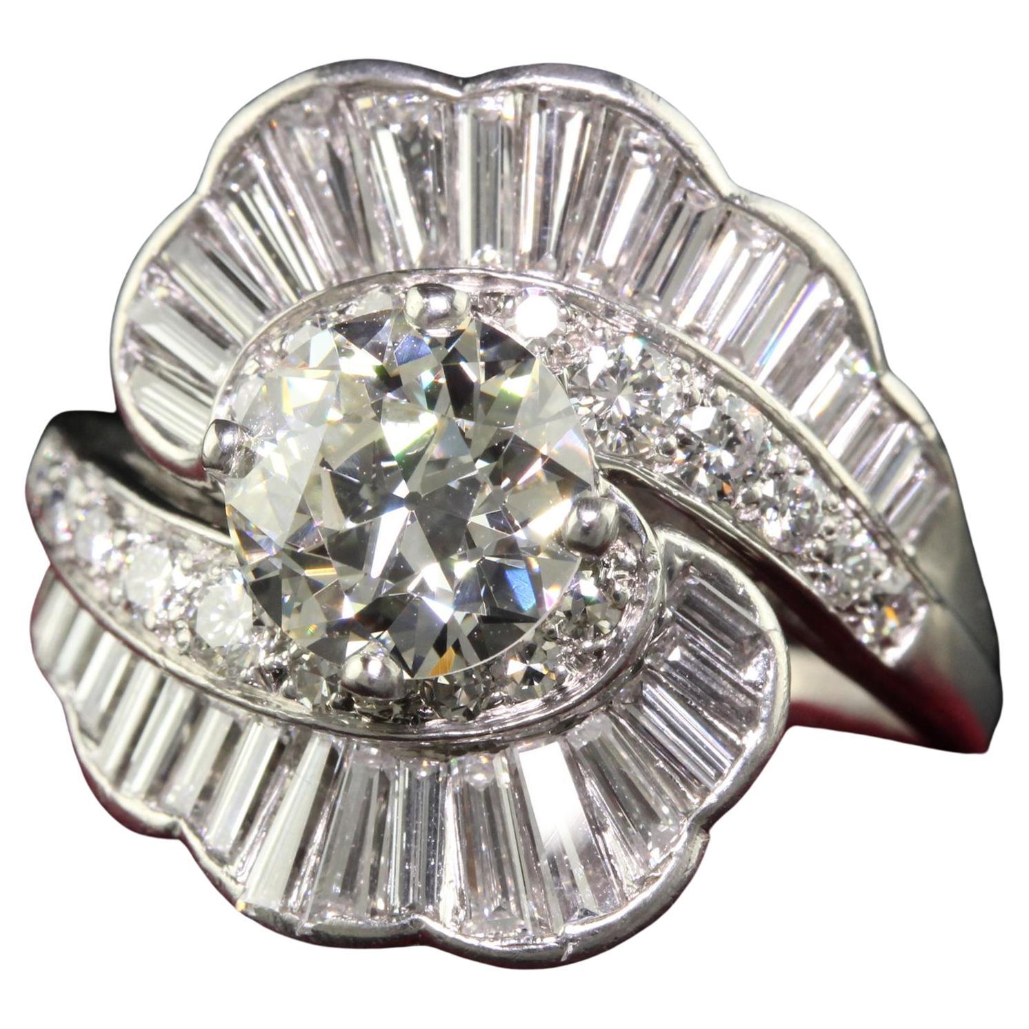 Antiker Retro-Cocktailring aus Platin mit altem europäischem und Baguette-Diamant - GIA