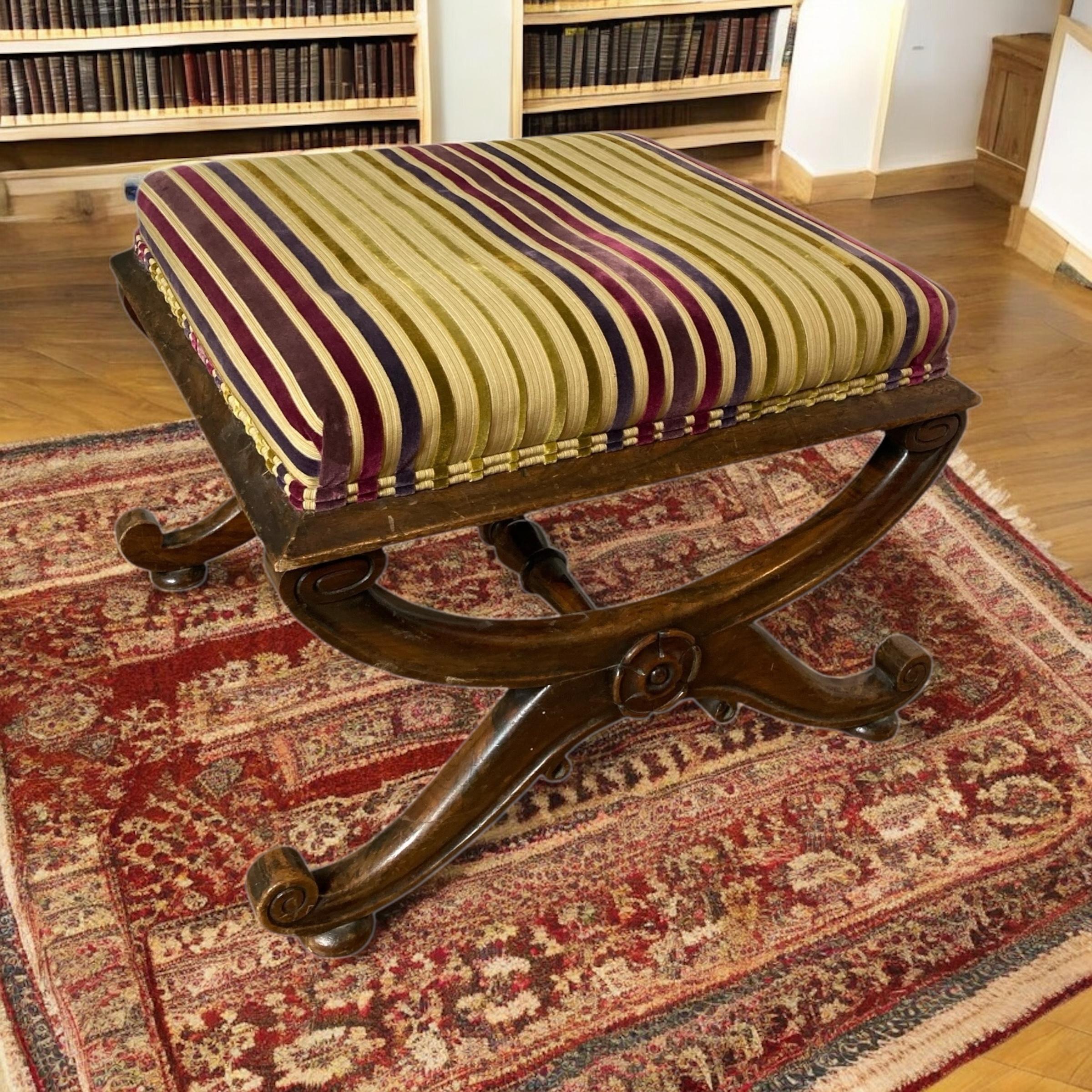 Antique Reupholstered Footsool Victorian Carved Legs im Angebot 2