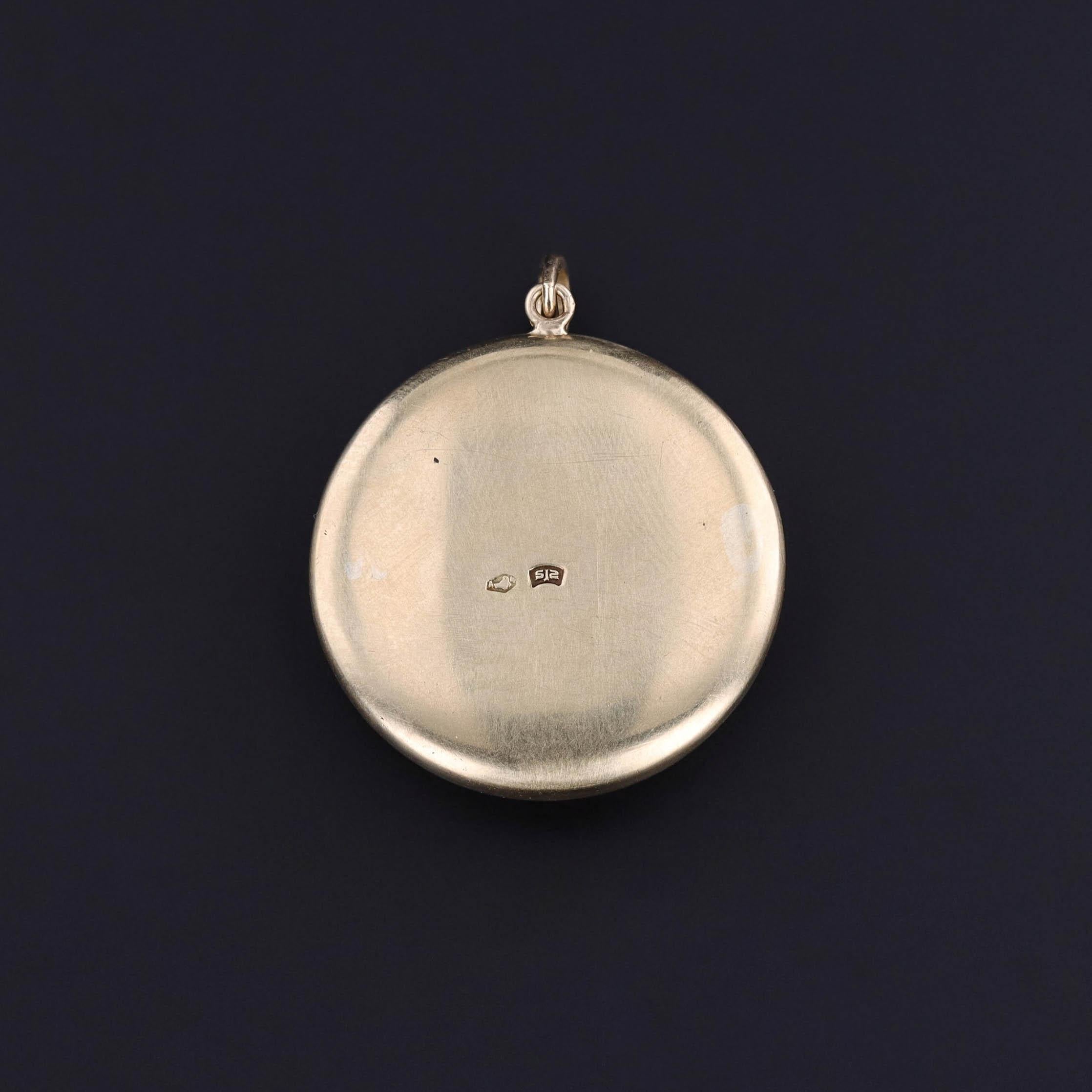 Édouardien Pendentif fleur en cristal peint à l'envers en or 14k en vente