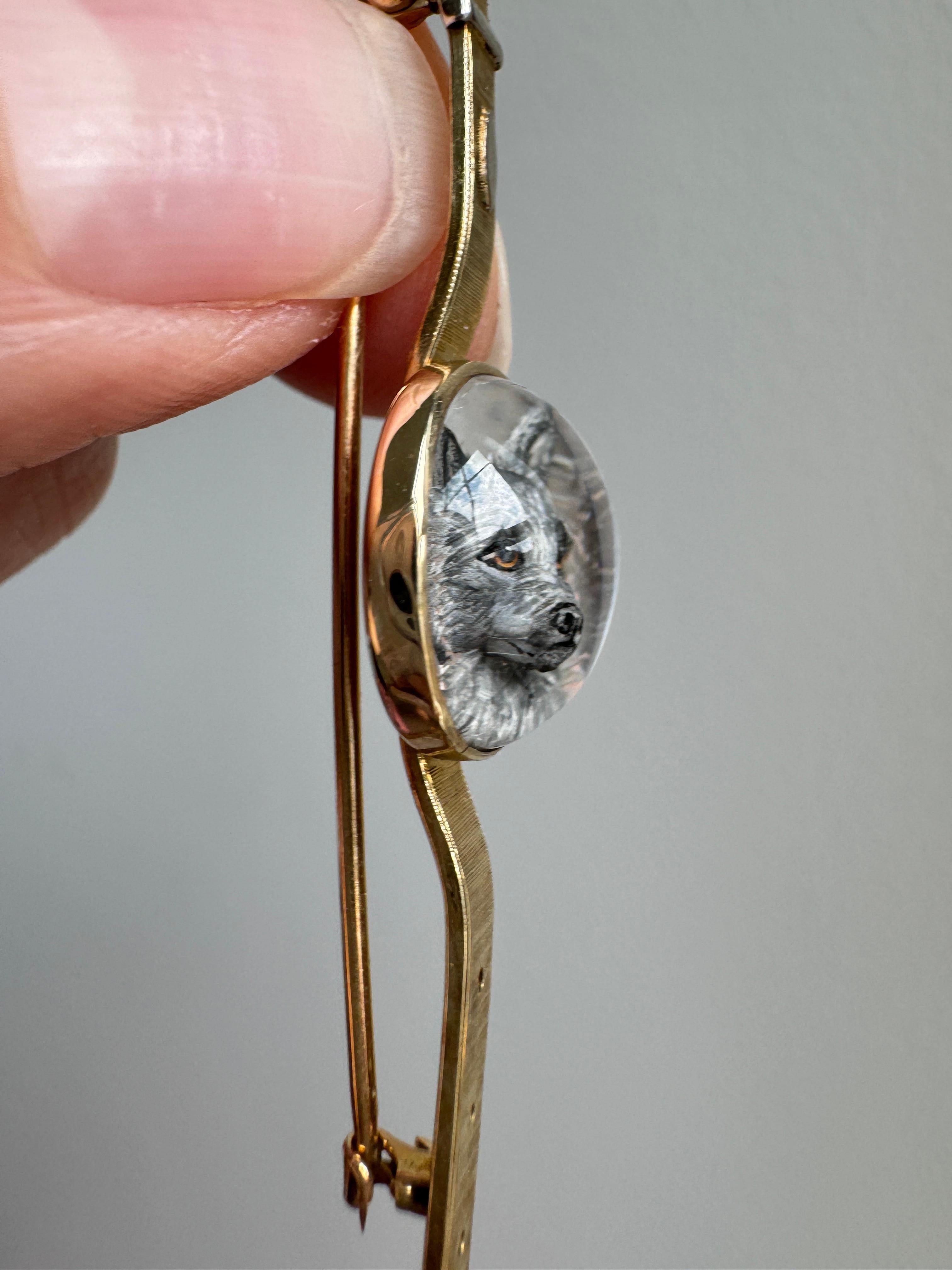 Antiguo broche con collar y perro Terrier de Cristal de Essex pintado al revés Cabujón en venta