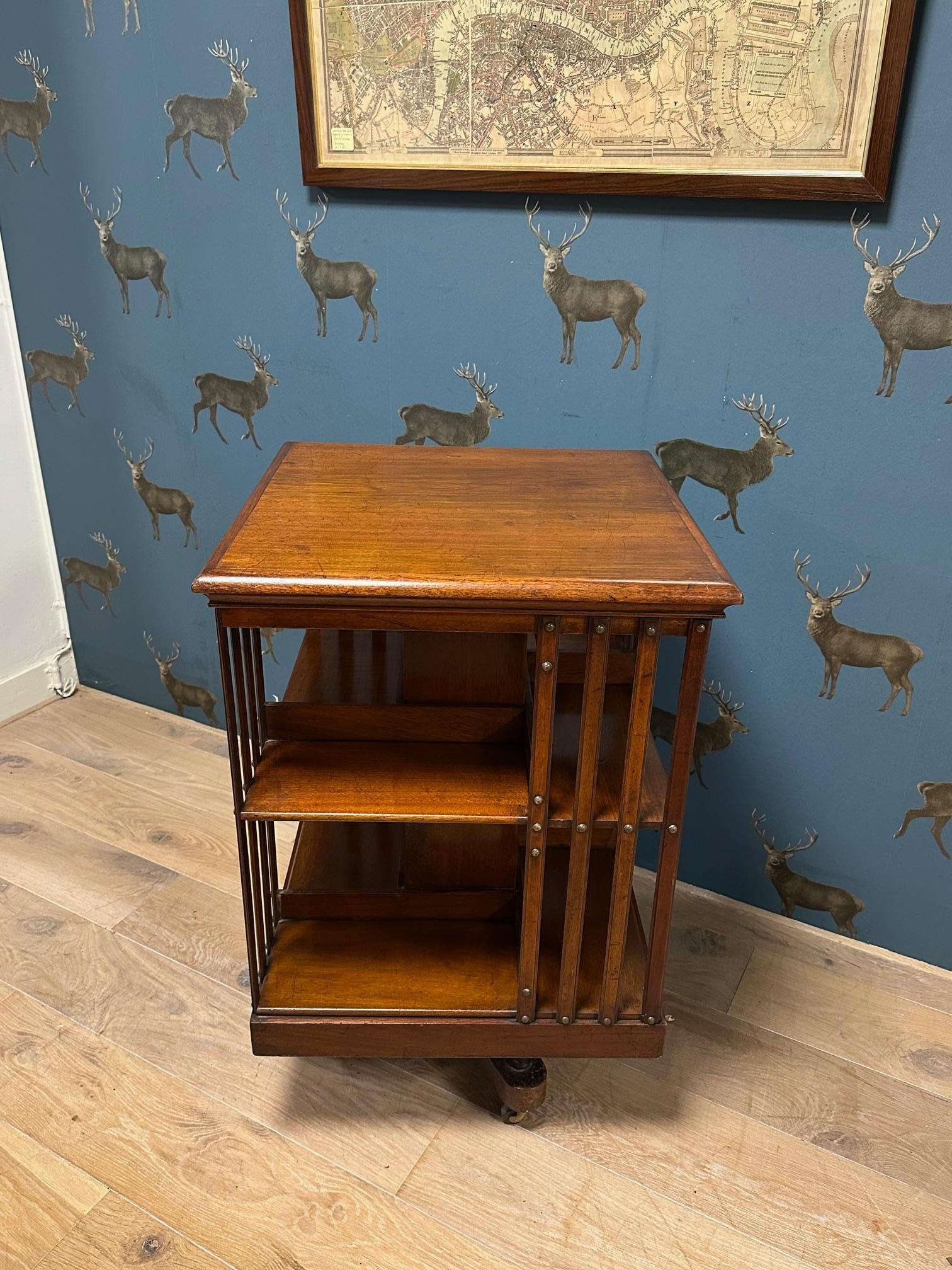 Beautiful large walnut book mill in perfect condition. Beautiful, light, weathered color. It is a very solid book mill with a cast iron base. Made around 1900 by Maple & Co. Dimensions: 60cm x 60cm x H 92cm. The maker, Maple & Co., was the world's
