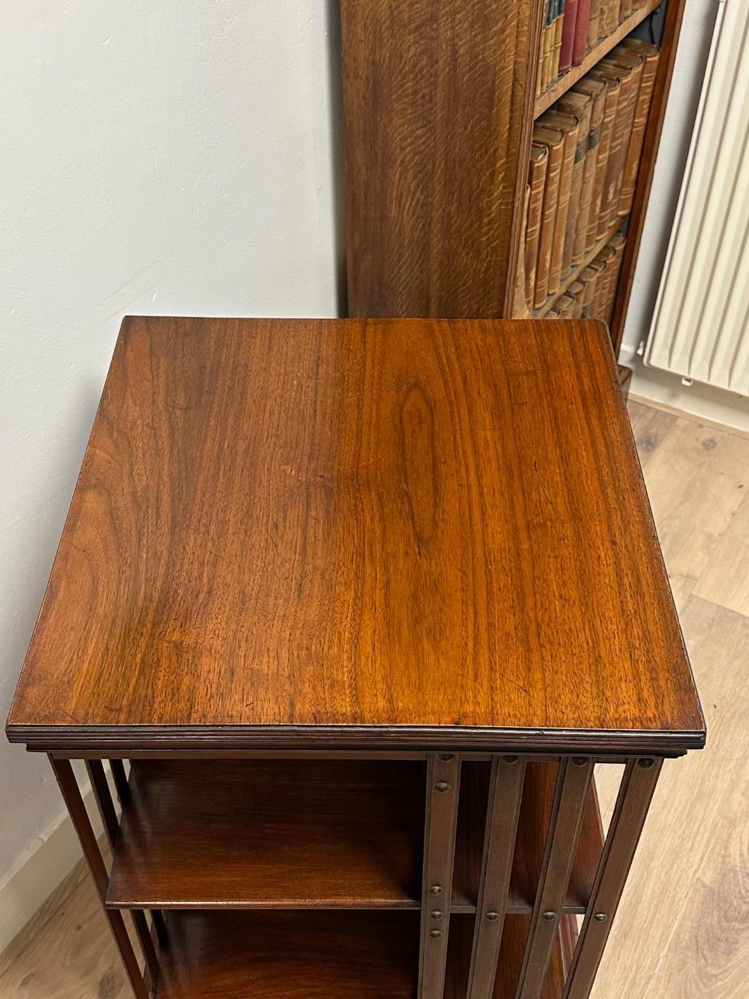 Librería giratoria antigua en venta 2