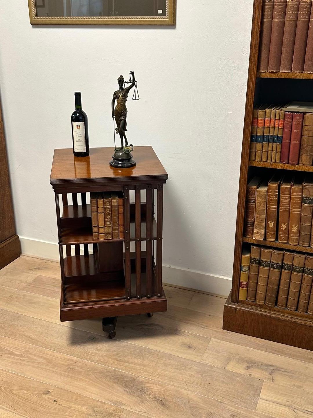 Librería giratoria antigua en venta 3