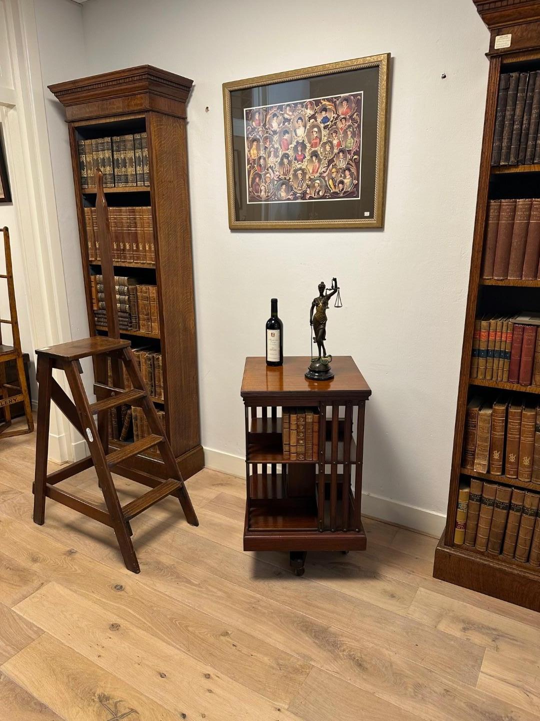 Librería giratoria antigua en venta 4
