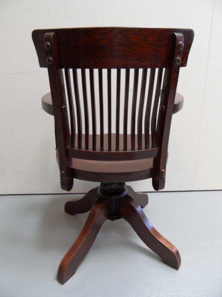 Antique revolving office chair. The chair is made of oakwood. It is a solid chair ready to use.
Very heavy quality!