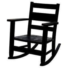 Sedia a dondolo antica RH Conant
s Sons Mission Arts 
Crafts in quercia con schienale a doghe del 1910 ca.