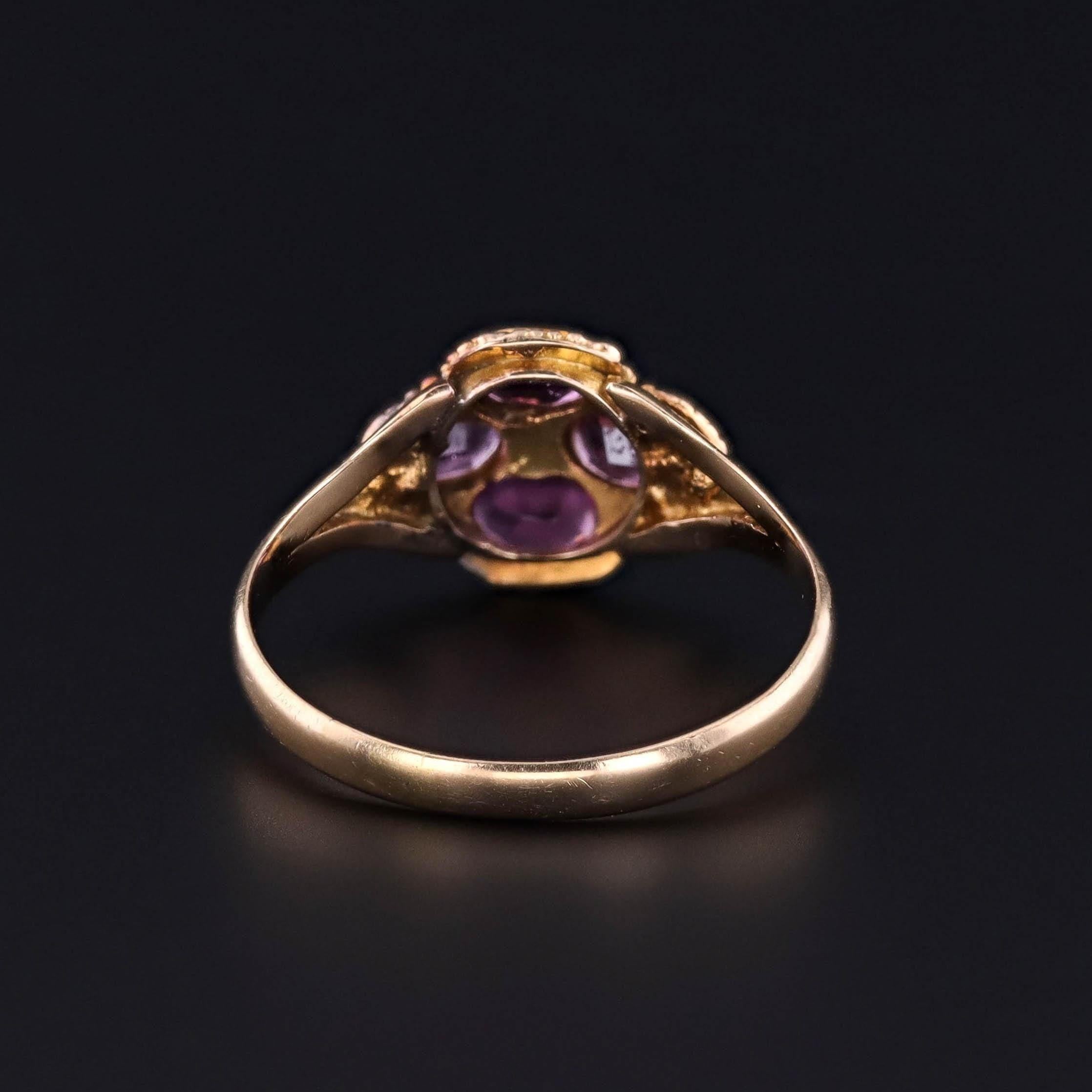 Taille ovale Bague ancienne en or 15ct, grenat rhodolite et diamant en vente