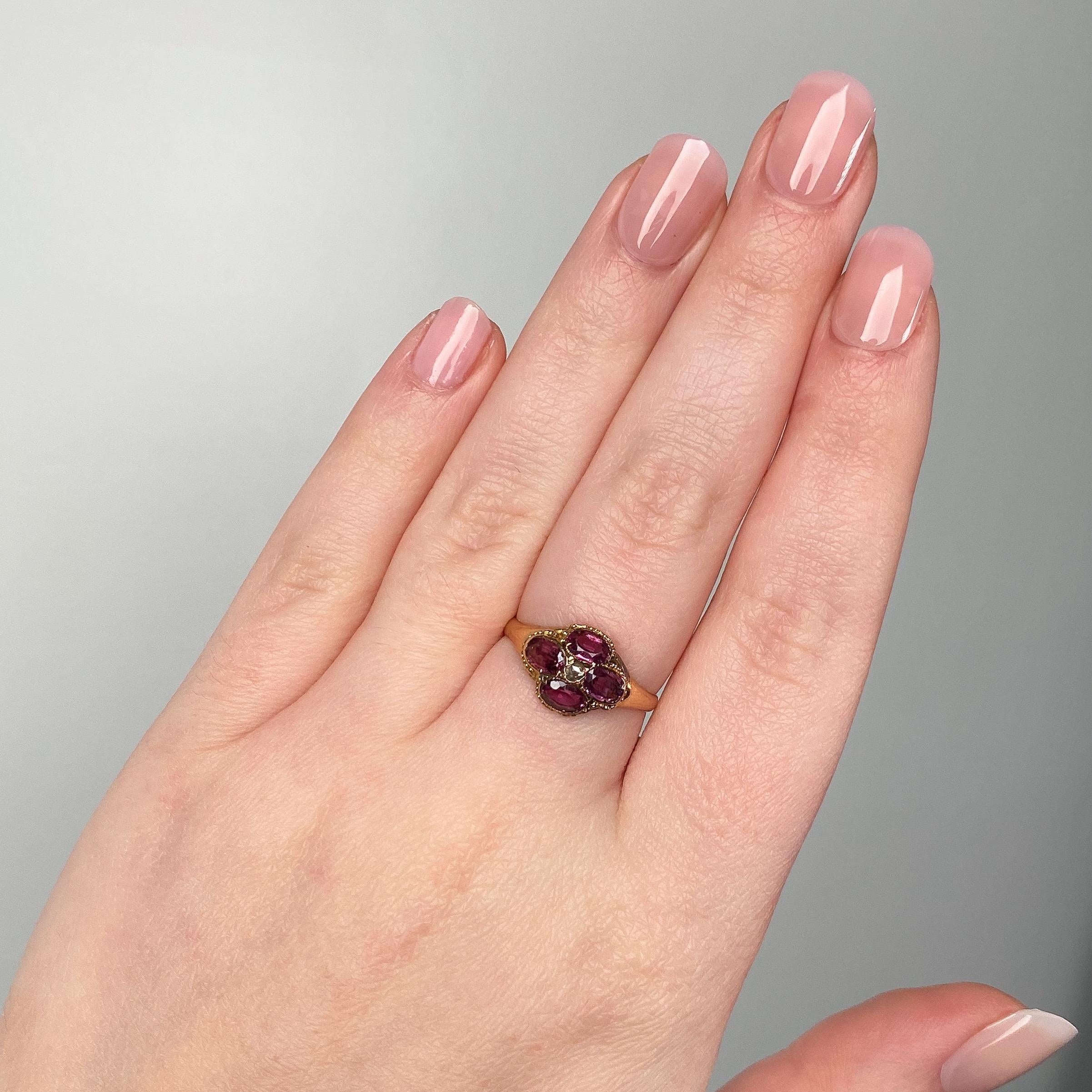 Bague ancienne en or 15ct, grenat rhodolite et diamant Pour femmes en vente