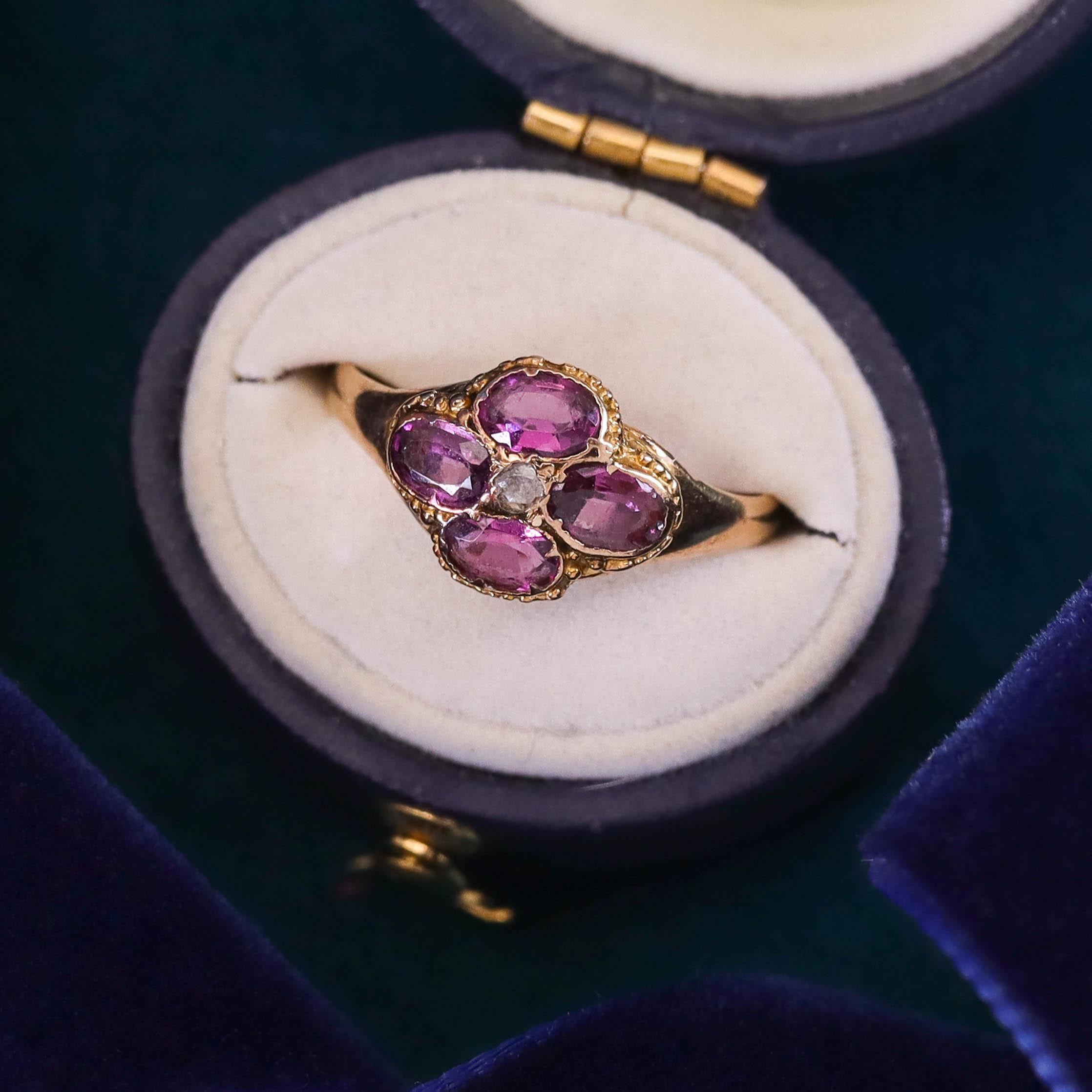 Bague ancienne en or 15ct, grenat rhodolite et diamant en vente 1