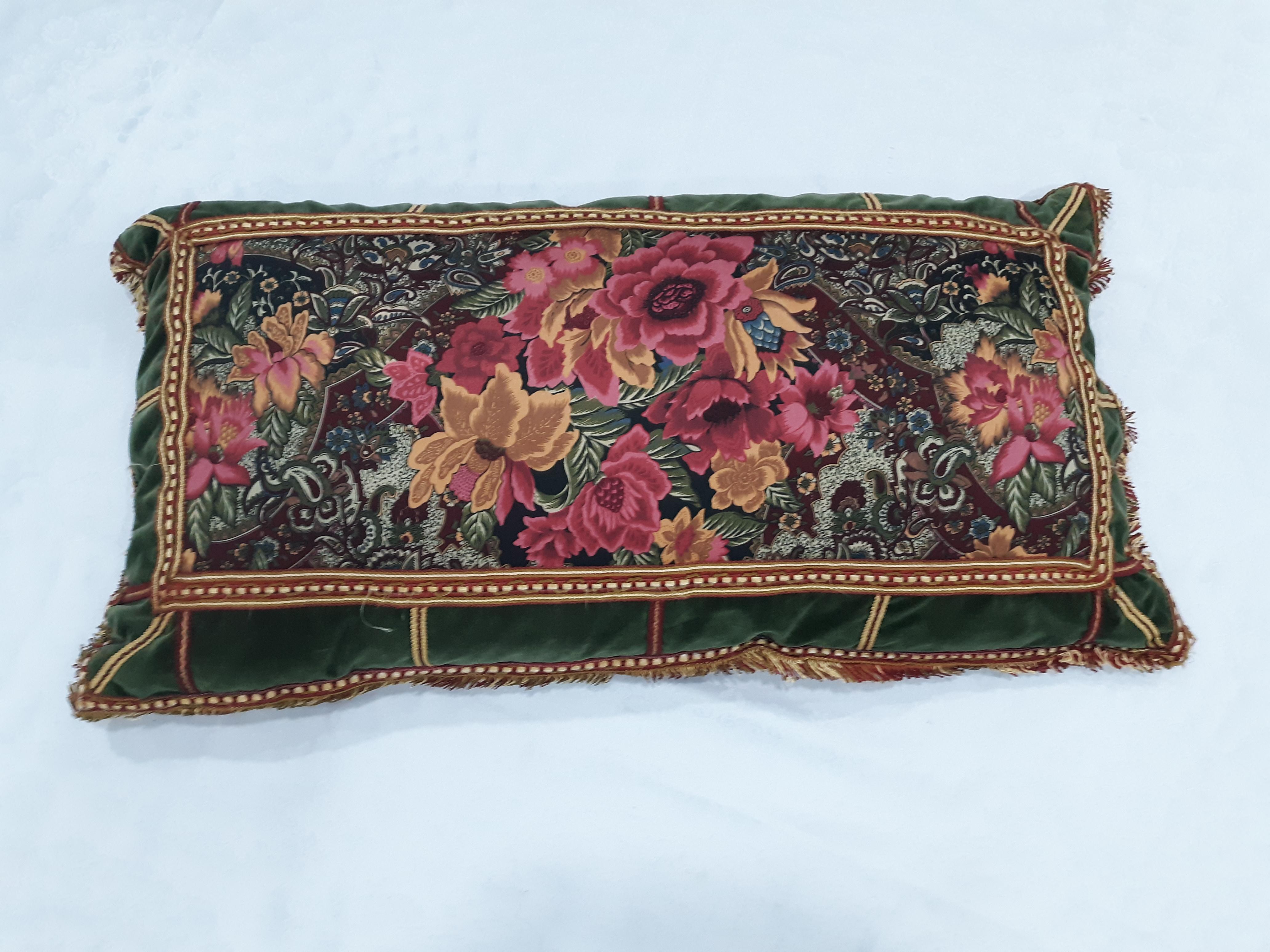 Beautiful embroidered couch pillows, antique velvet, good condition. Looks stunning on any couch and room!