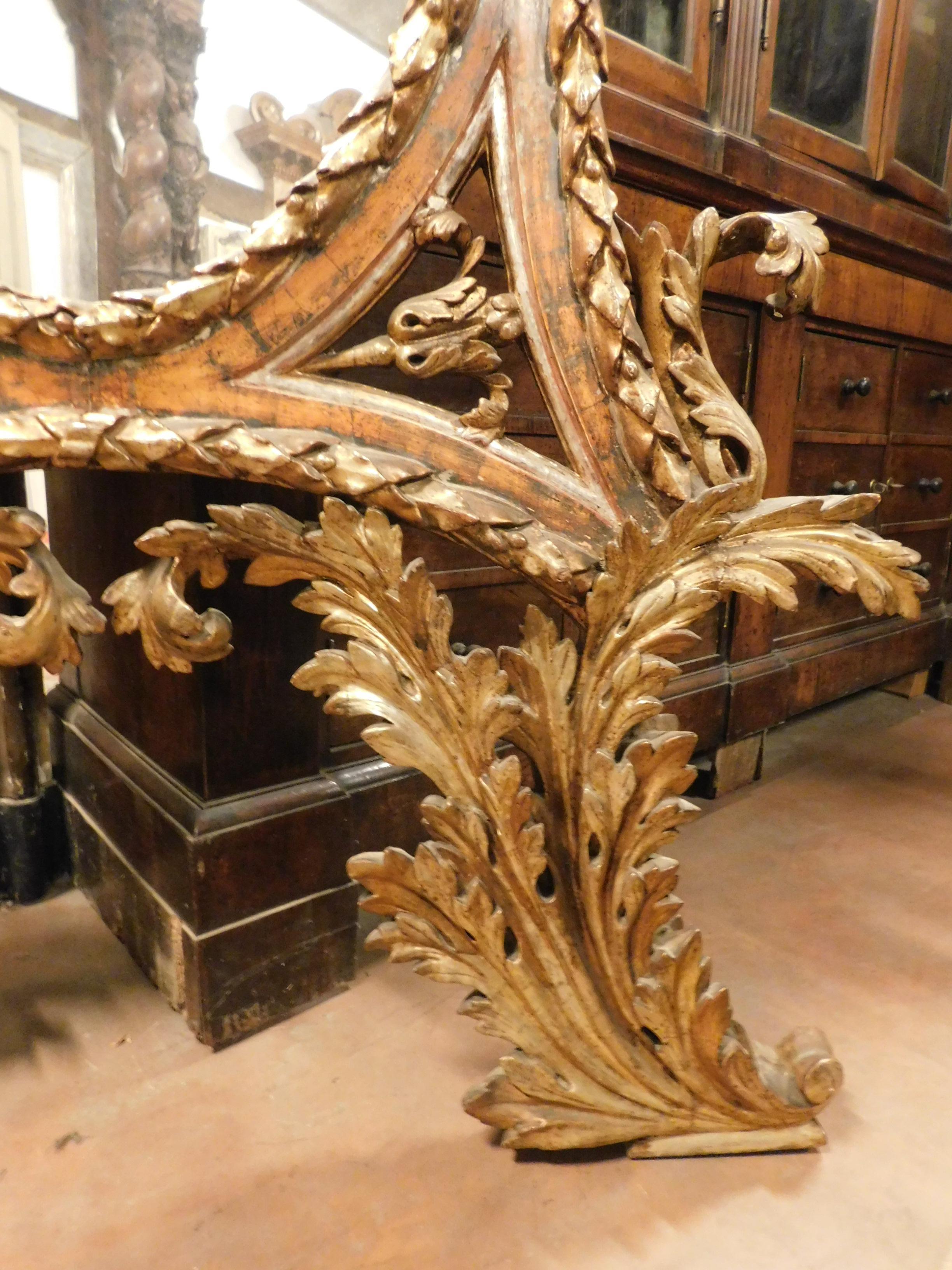 Antique Rich Golden Mirror with Leaves, 18th Century Italy For Sale 4