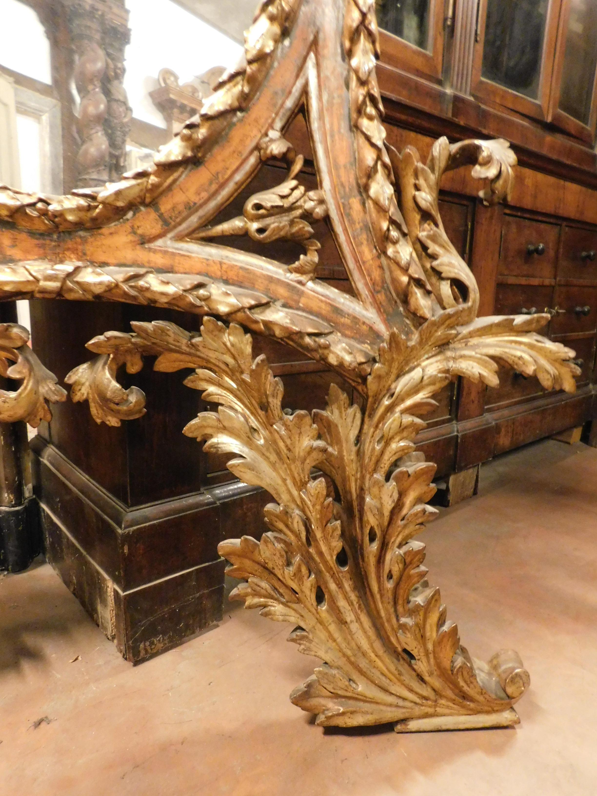 Antique Rich Golden Mirror mit Blättern, 18. Jahrhundert Italien im Angebot 7