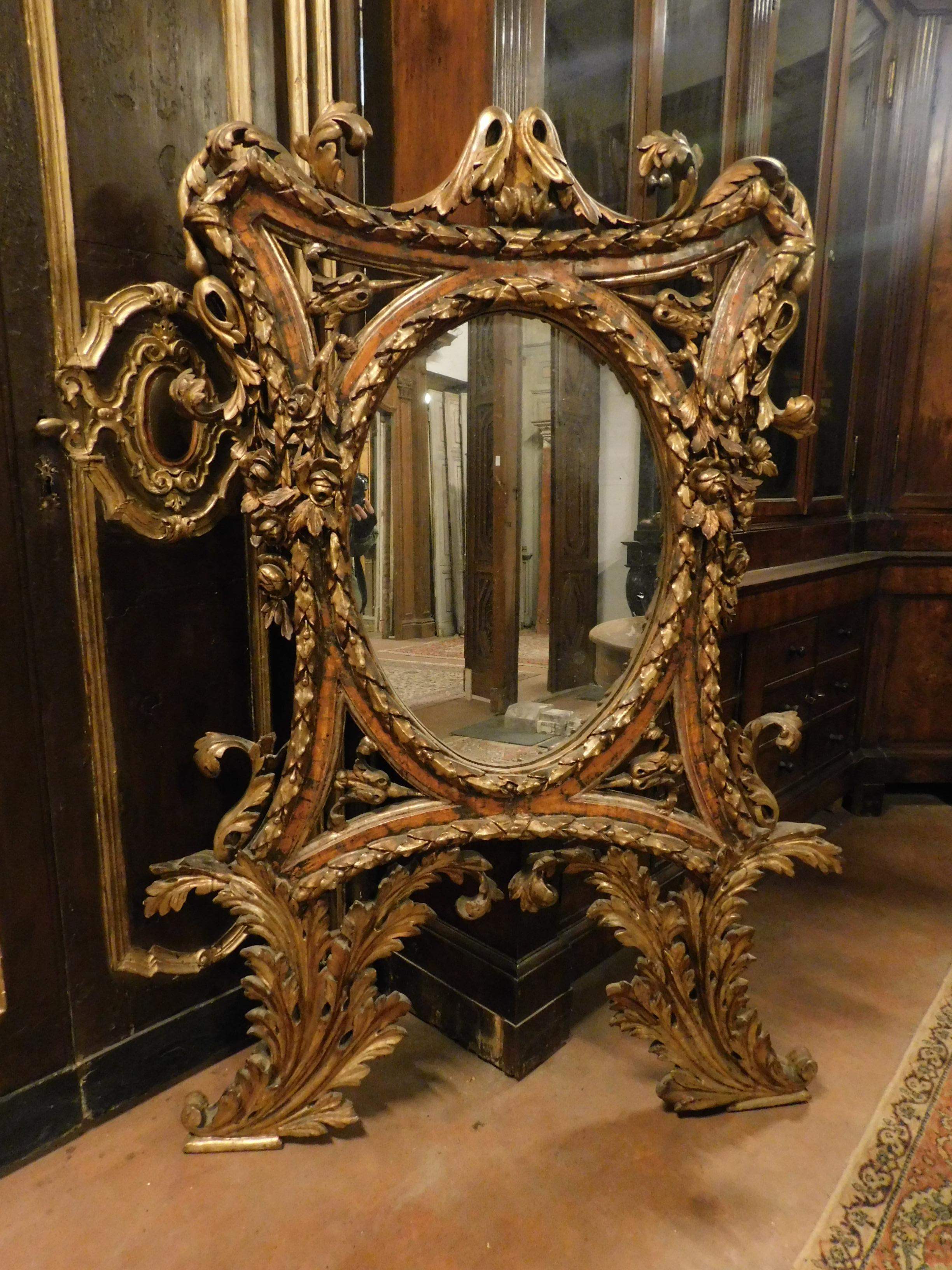 Antique Rich Golden Mirror mit Blättern, 18. Jahrhundert Italien (Italienisch) im Angebot