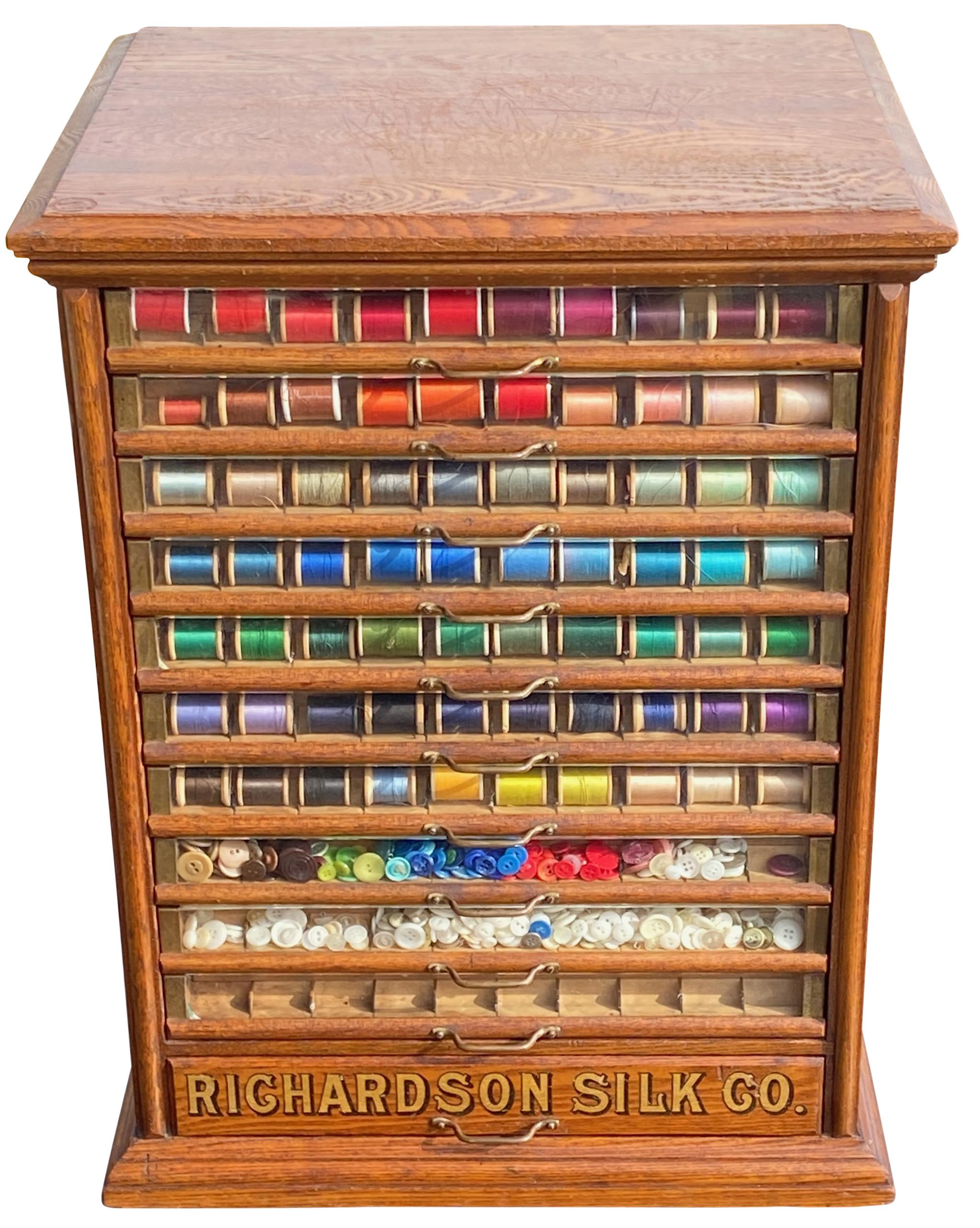 An antique oak Richardson Silk Company store advertising spool cabinet with glass front pull-out shelves (drawers). Silk thread included.
In excellent antique condition.
American circa 1890.