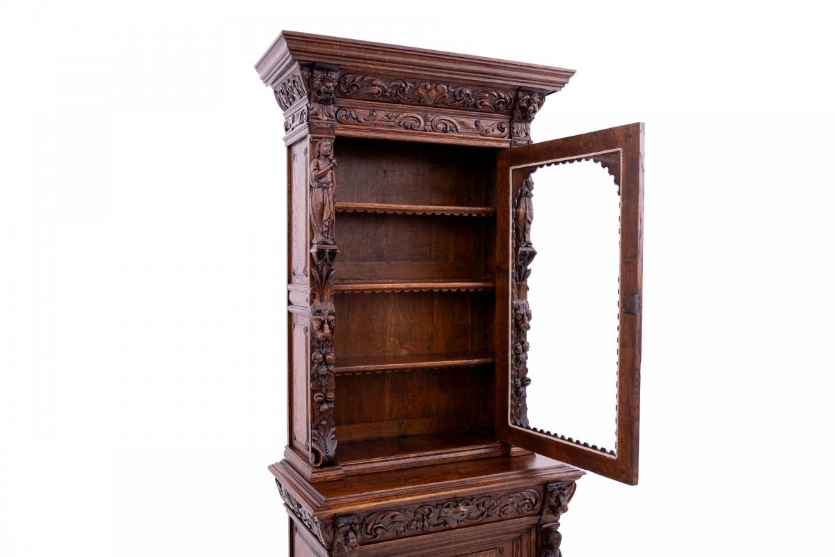 Credenza antica del 1880 circa, Francia.

Mobili in ottime condizioni, dopo una ristrutturazione professionale.

Dimensioni: altezza 224 cm / larghezza 95 cm / profondità 53 cm