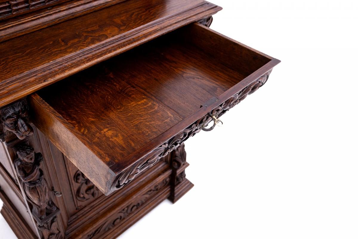 Rinascimento Antica credenza riccamente intagliata, fine del XIX secolo. in vendita