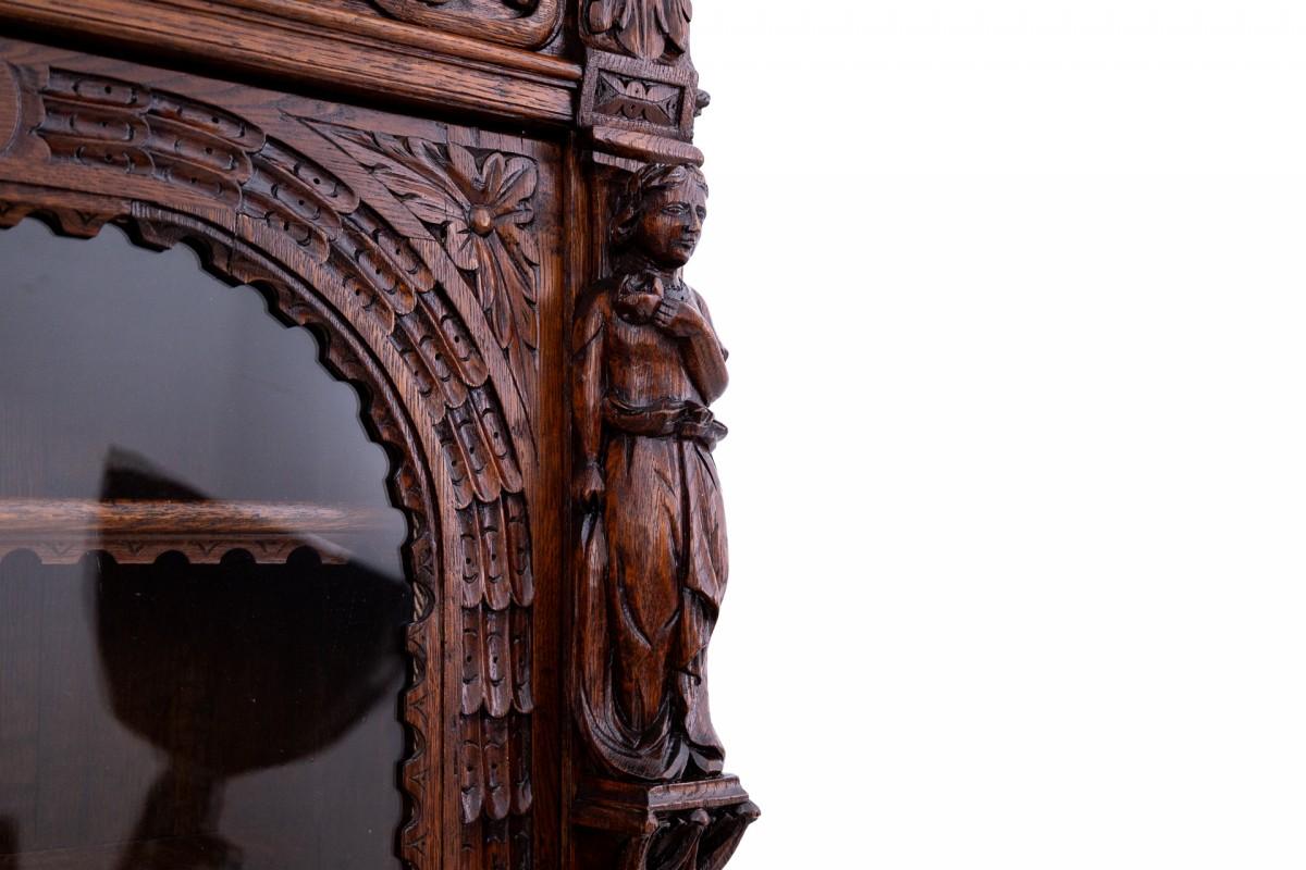 Quercia Antica credenza riccamente intagliata, fine del XIX secolo. in vendita