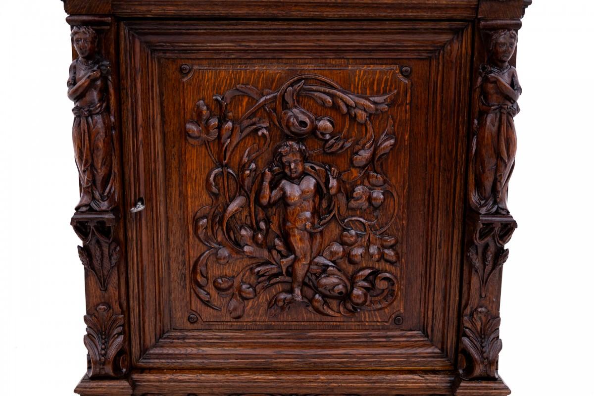 Antica credenza riccamente intagliata, fine del XIX secolo. in vendita 2