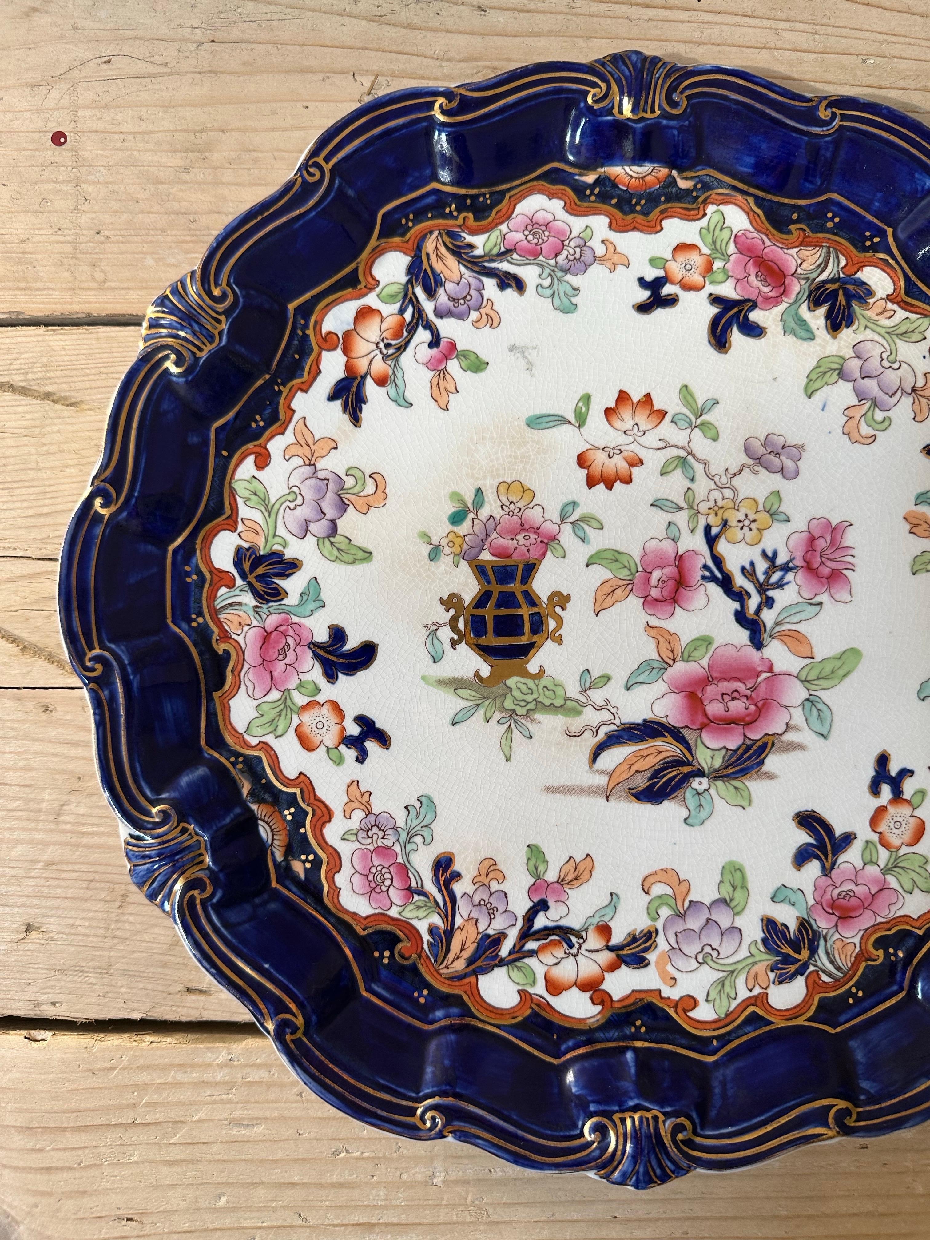20ième siècle Ancienne assiette en porcelaine de style Chinoiserie Ridgway avec bordure cobalt en vente