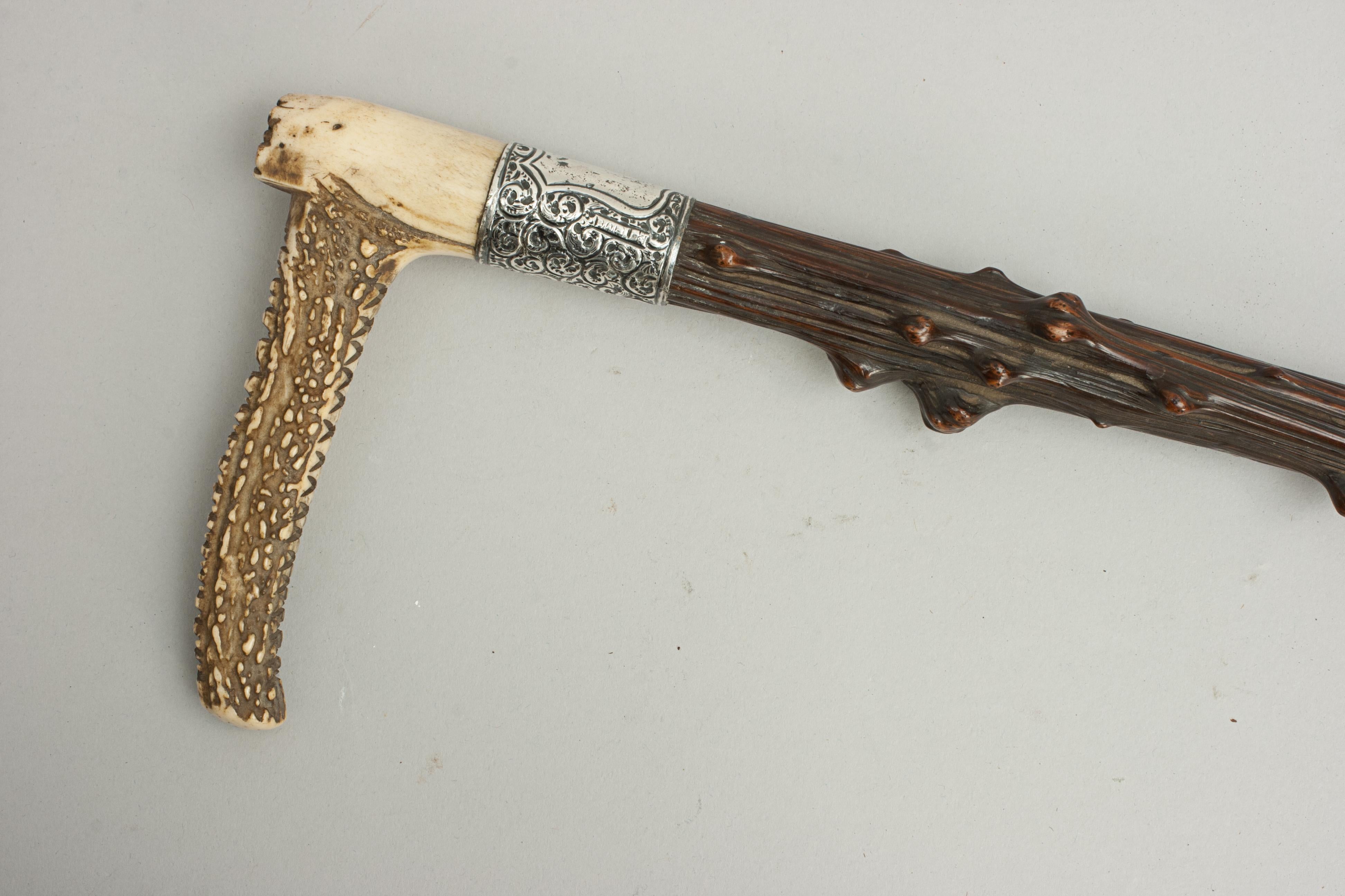 Antique Riding Crop with Antler Handle and Hawthorn Shaft and Silver Collar In Good Condition For Sale In Oxfordshire, GB