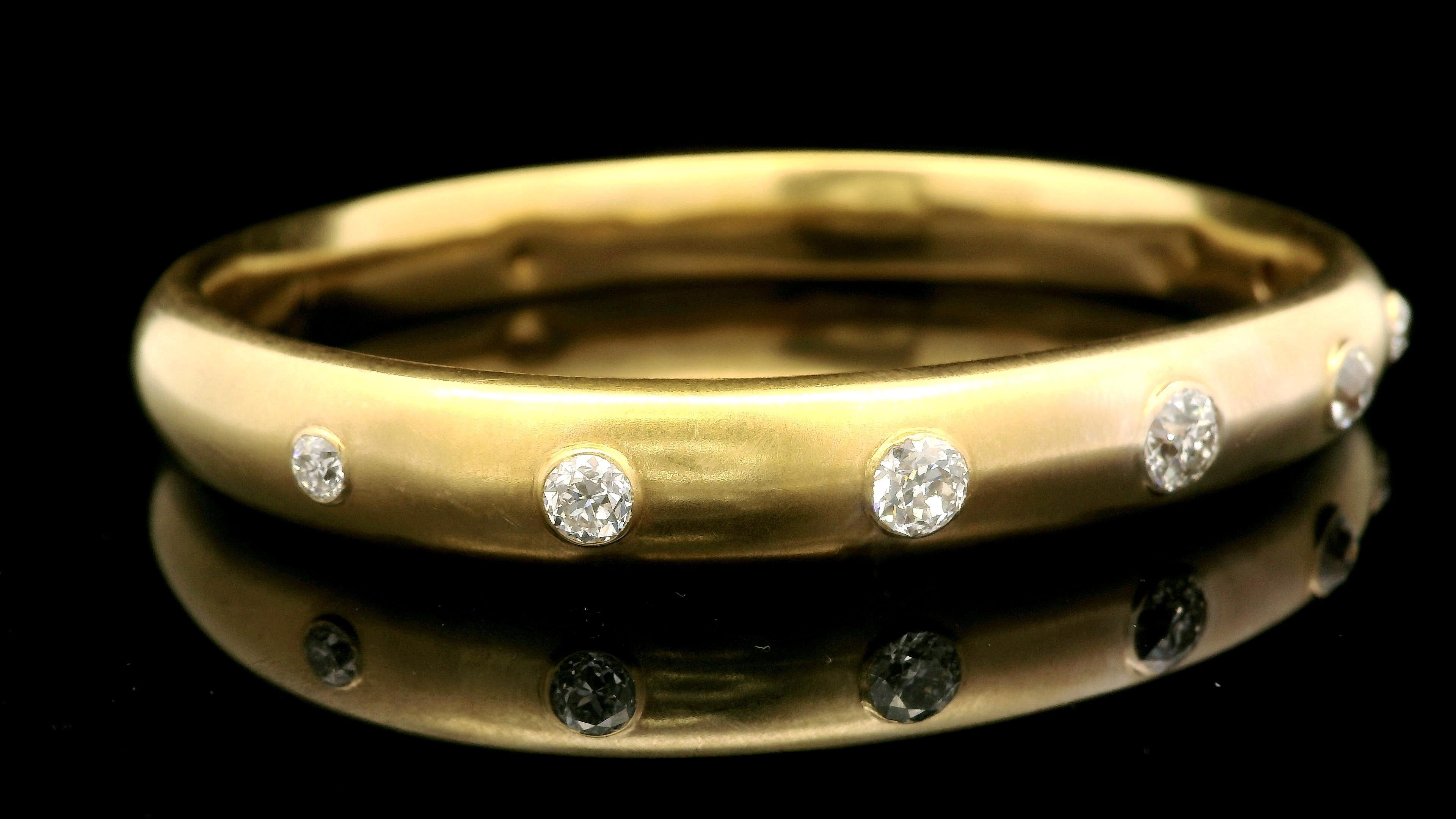 –Stone(s)–
(7) Natural Genuine Diamonds - Old European Cut - Bezel Set - Nice Clean Brilliant White Diamonds - 2.0ctw Total (approx.) - (Center Diamond 0.54ct (approx.))

Material: Solid 18k Yellow Gold - with Gold Wash
Weight: 33.30 Grams
Type: