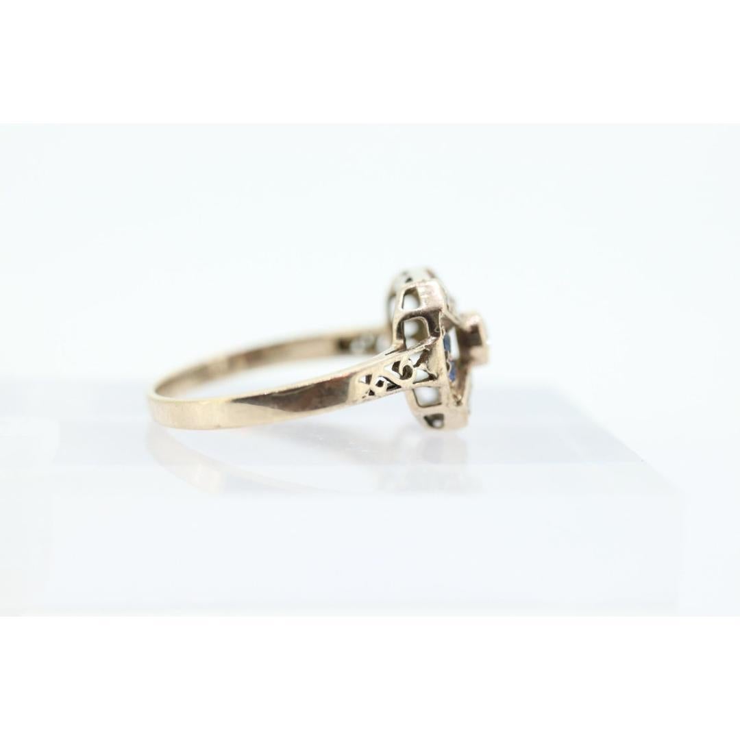 Vintage from the 1930s
Materials: Gold
Gemstone: Diamond
Gem color: Colorless
Band color: White
Style: Art deco
Very beautiful Art Deco diamond and sapphire ring. Filigree open design square shield with center diamond set in a white gold setting and