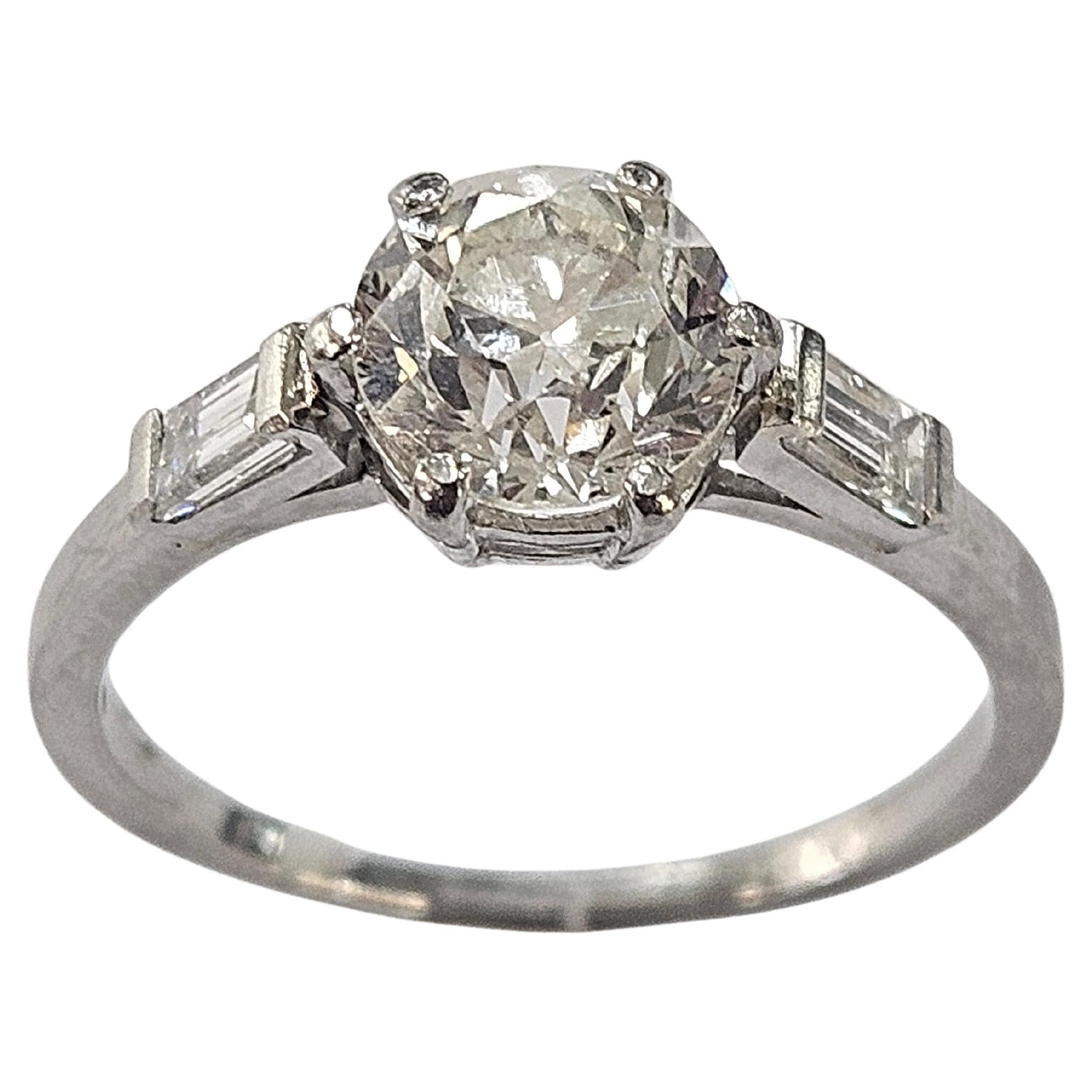 Antique Ring  Circa 1920  Old Cut Diamond 1.25 Cwt and two Baguette Platinum 950 For Sale 4