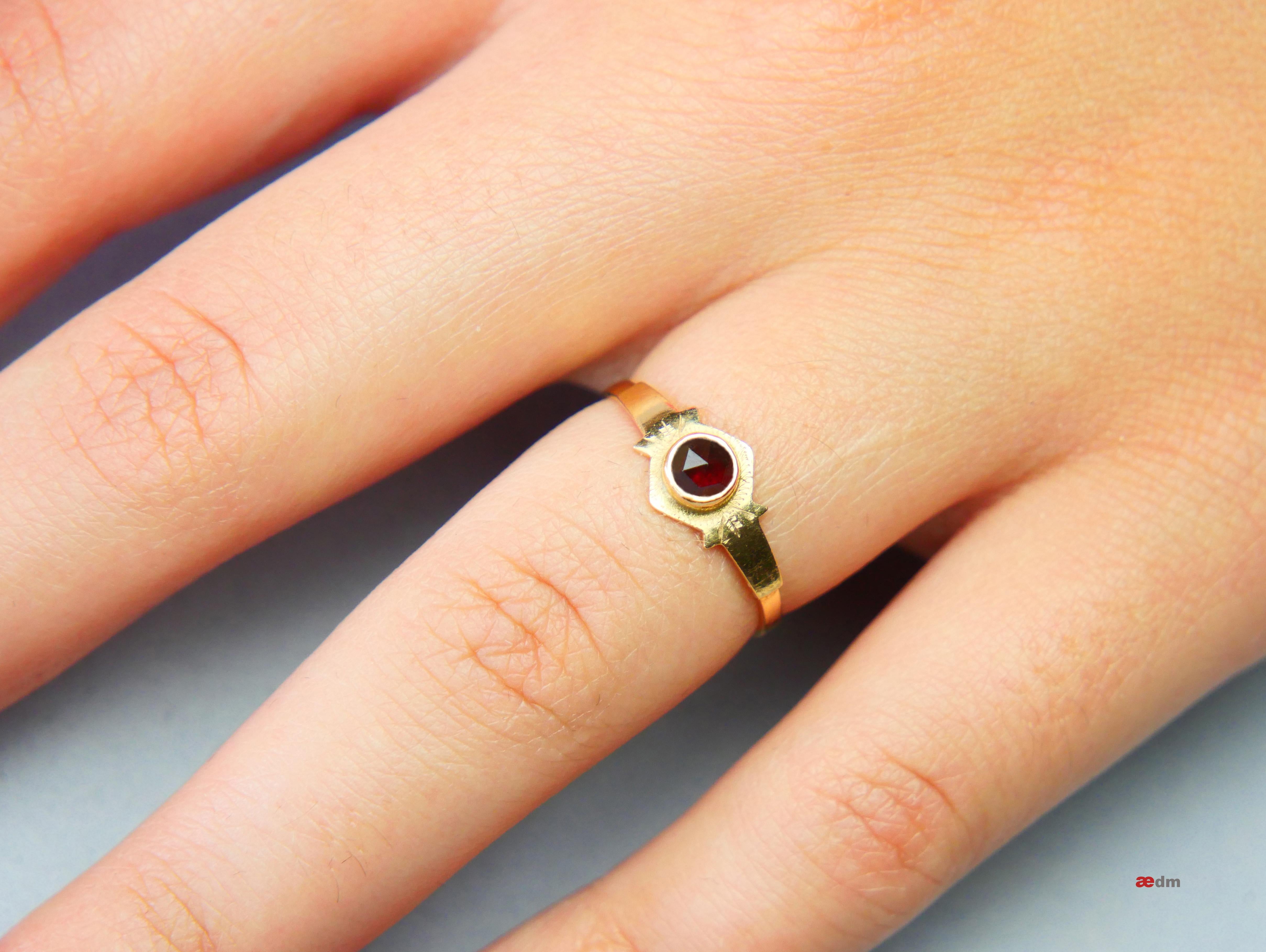 Donna Anello antico Granato in oro massiccio 18K Ø US5.75 / 1.31 gr in vendita