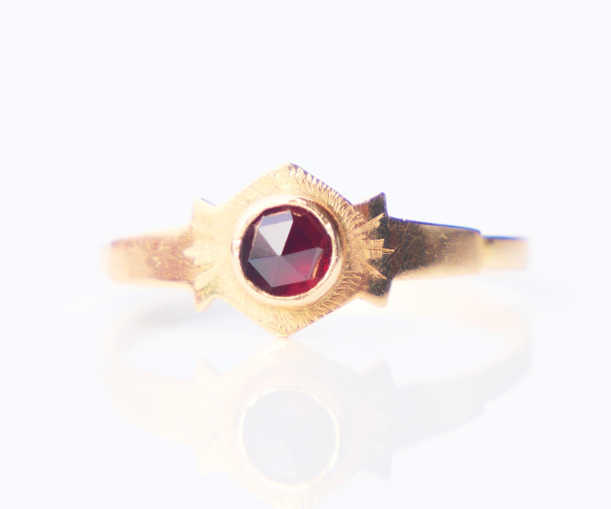 Anello antico Granato in oro massiccio 18K Ø US5.75 / 1.31 gr in vendita 2