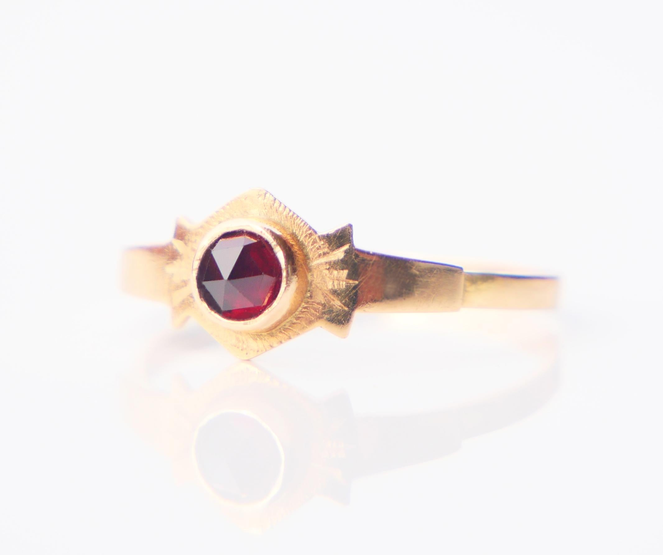 Anello antico Granato in oro massiccio 18K Ø US5.75 / 1.31 gr in vendita 3