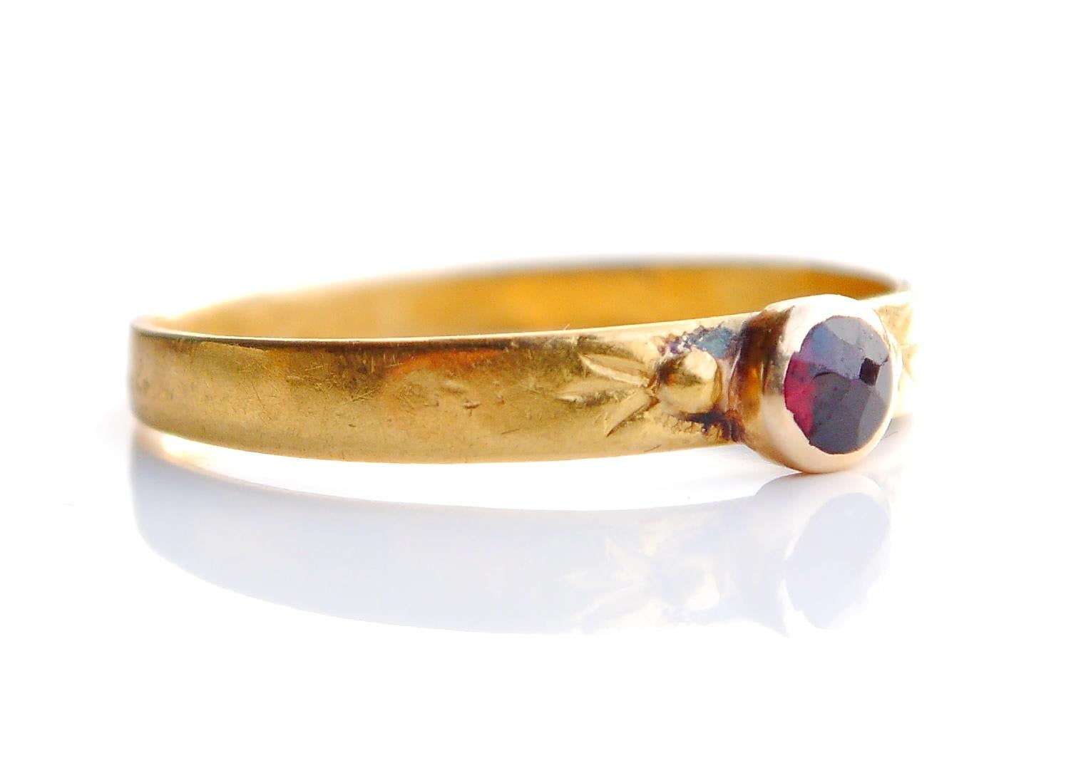 Art Nouveau Antique Ring Garnet solid 23K Gold Ø 7.75US / 2 gr