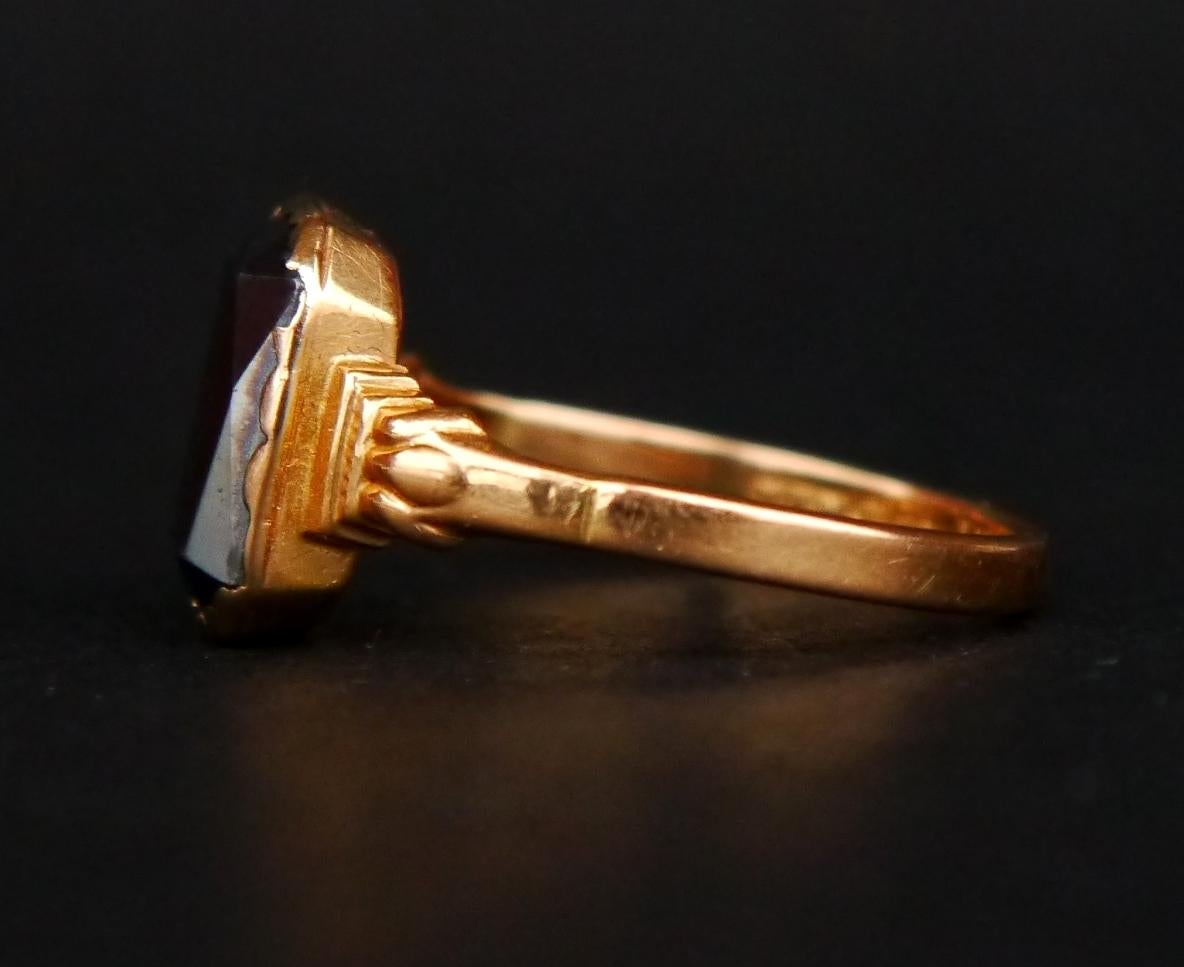 Women's or Men's Antique Ring Hematite solid 18K Gold Ø 7.5US // 3 gr For Sale