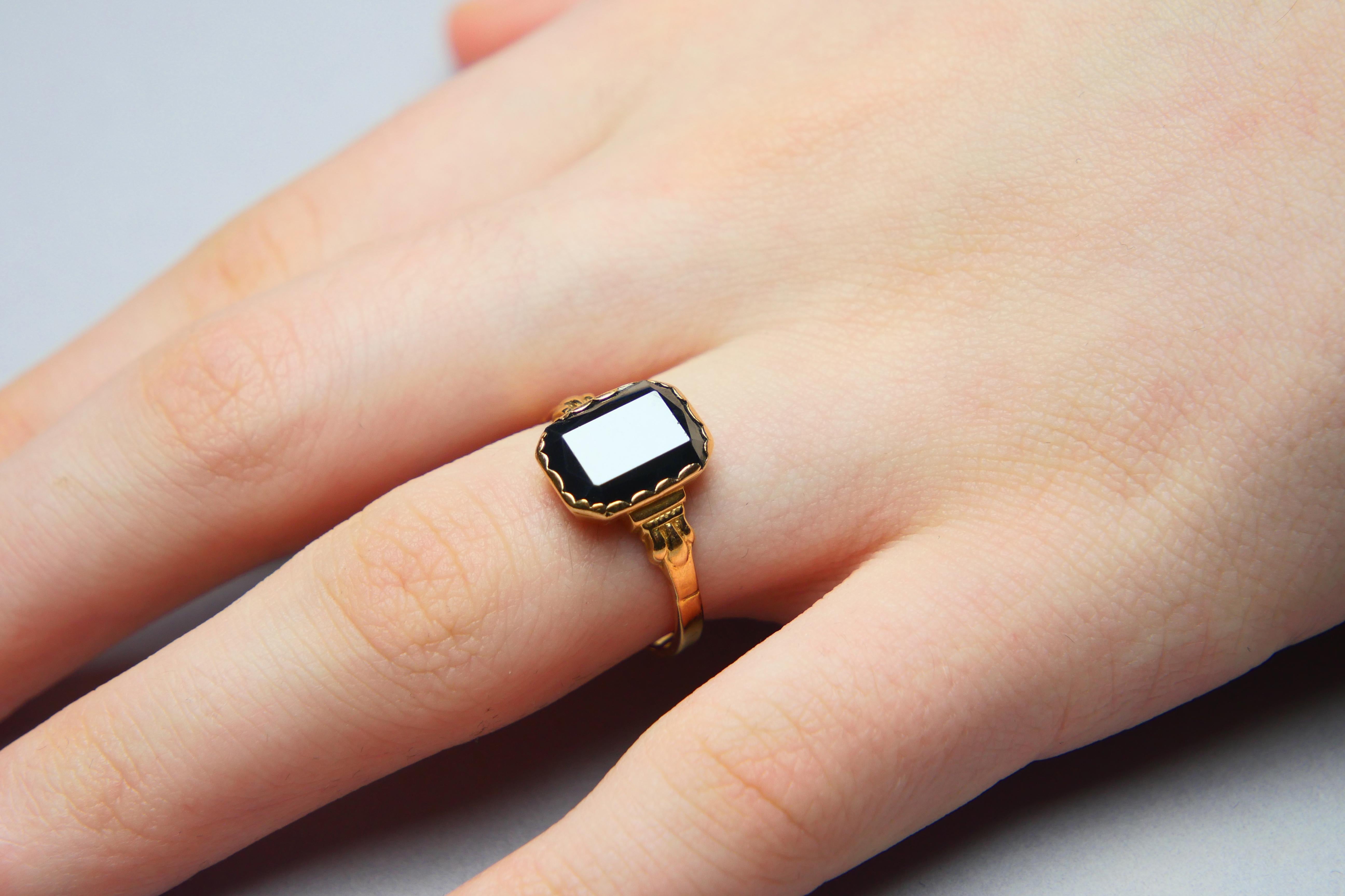 Antique Ring Hematite solid 18K Gold Ø 7.5US // 3 gr For Sale 1