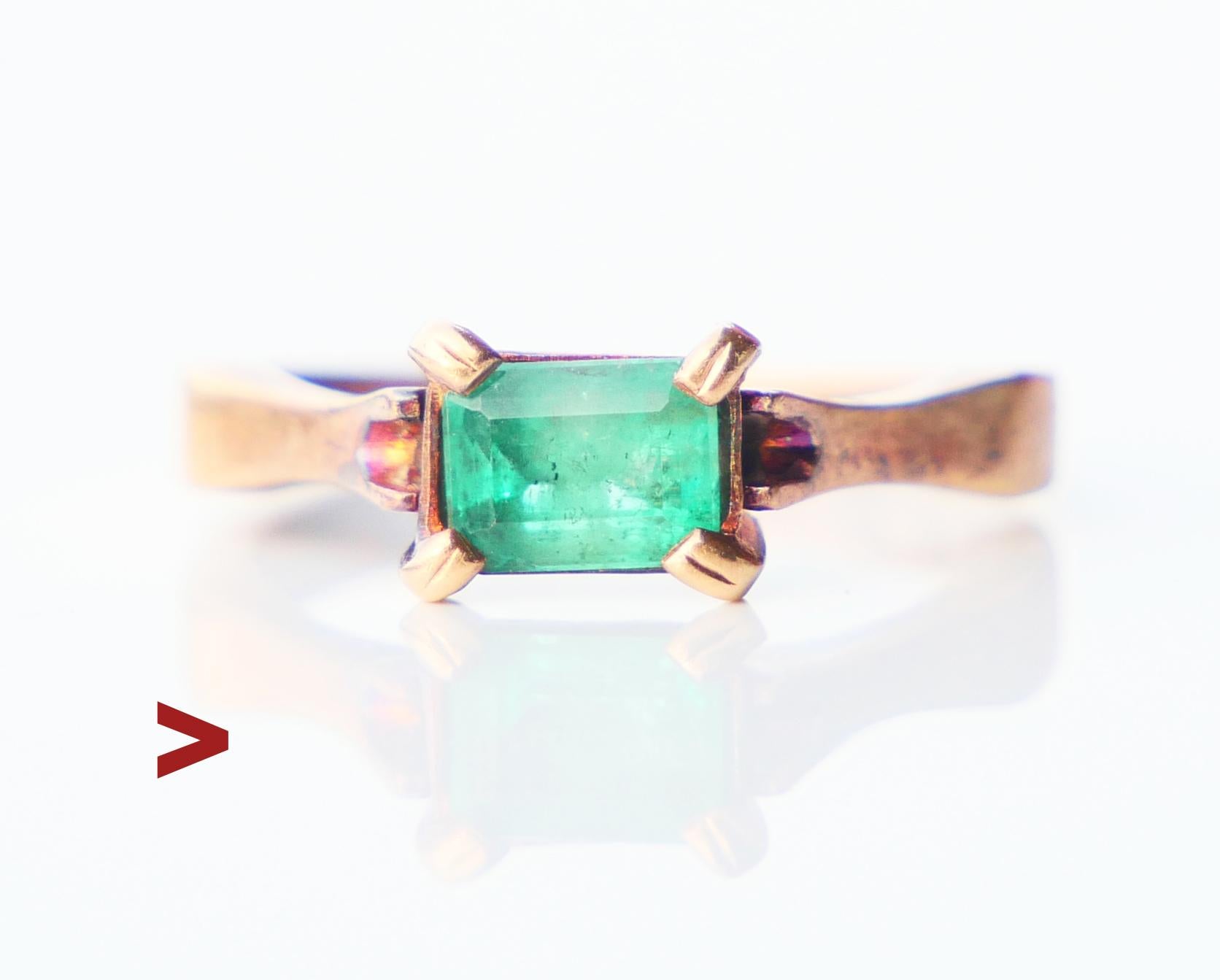 A Ring with band in solid 18K Rose Gold with claw set natural bright Green Emerald 5.5 mm x 4 mm / ca. 0.45 ct with open back .

Set of Swedish hallmarks, 18K , date combination not clear to read. Likely made between 1930 - 1950s

Size: Ø 4 US /