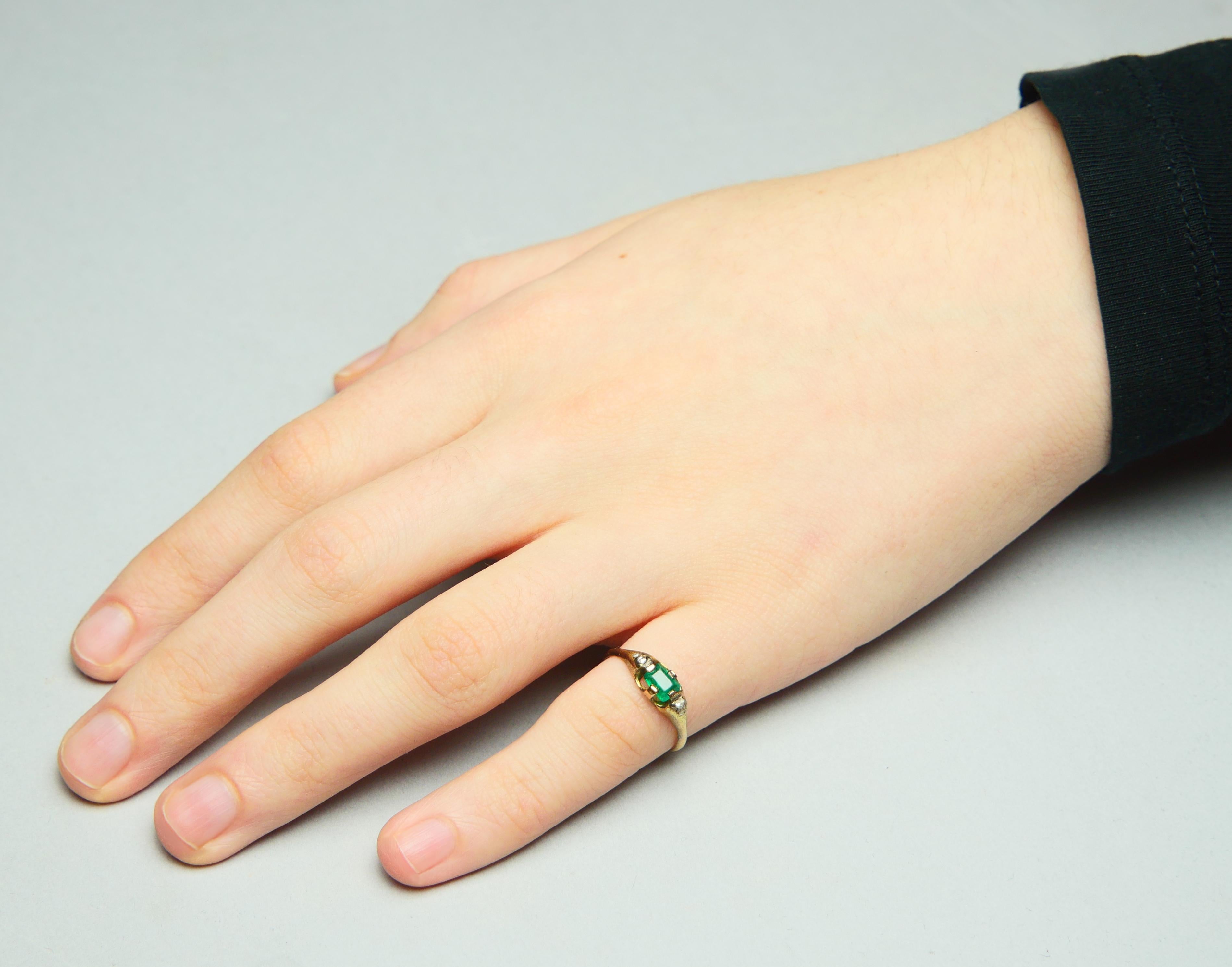 Anello antico con smeraldo naturale da 0,4 ct e diamanti in oro massiccio 18 carati Ø US5 / 2gr in vendita 4