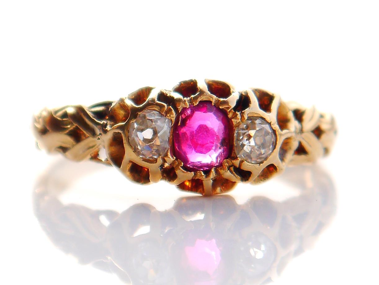 Women's Antique Ring natural 0.4 ct Ruby Diamonds solid 18K Gold Ø 6US/ 2.7 gr For Sale