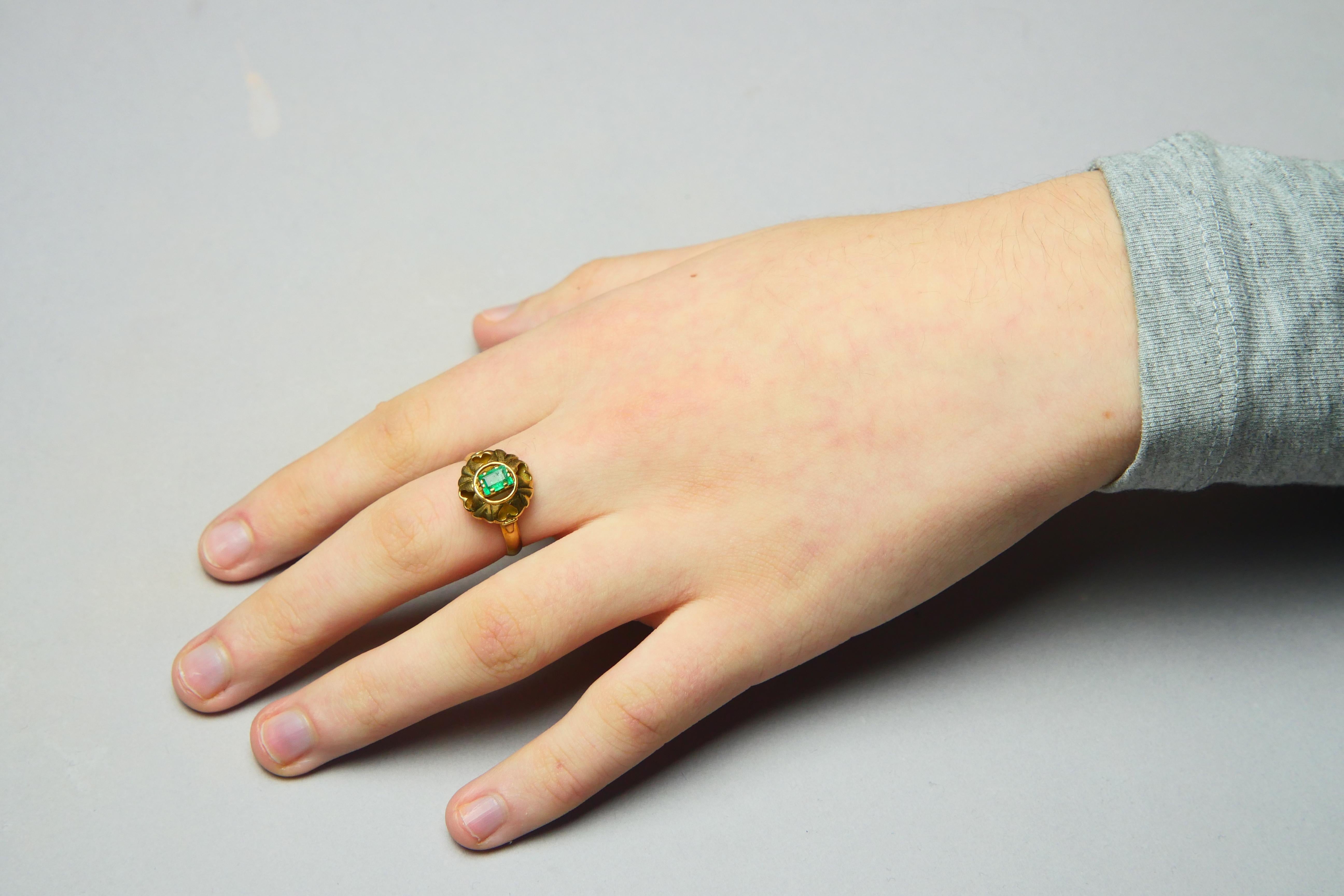 Women's Antique Ring natural 0.6 ct Emerald solid 18K Yellow Gold Ø7.25US / 2.9 gr For Sale