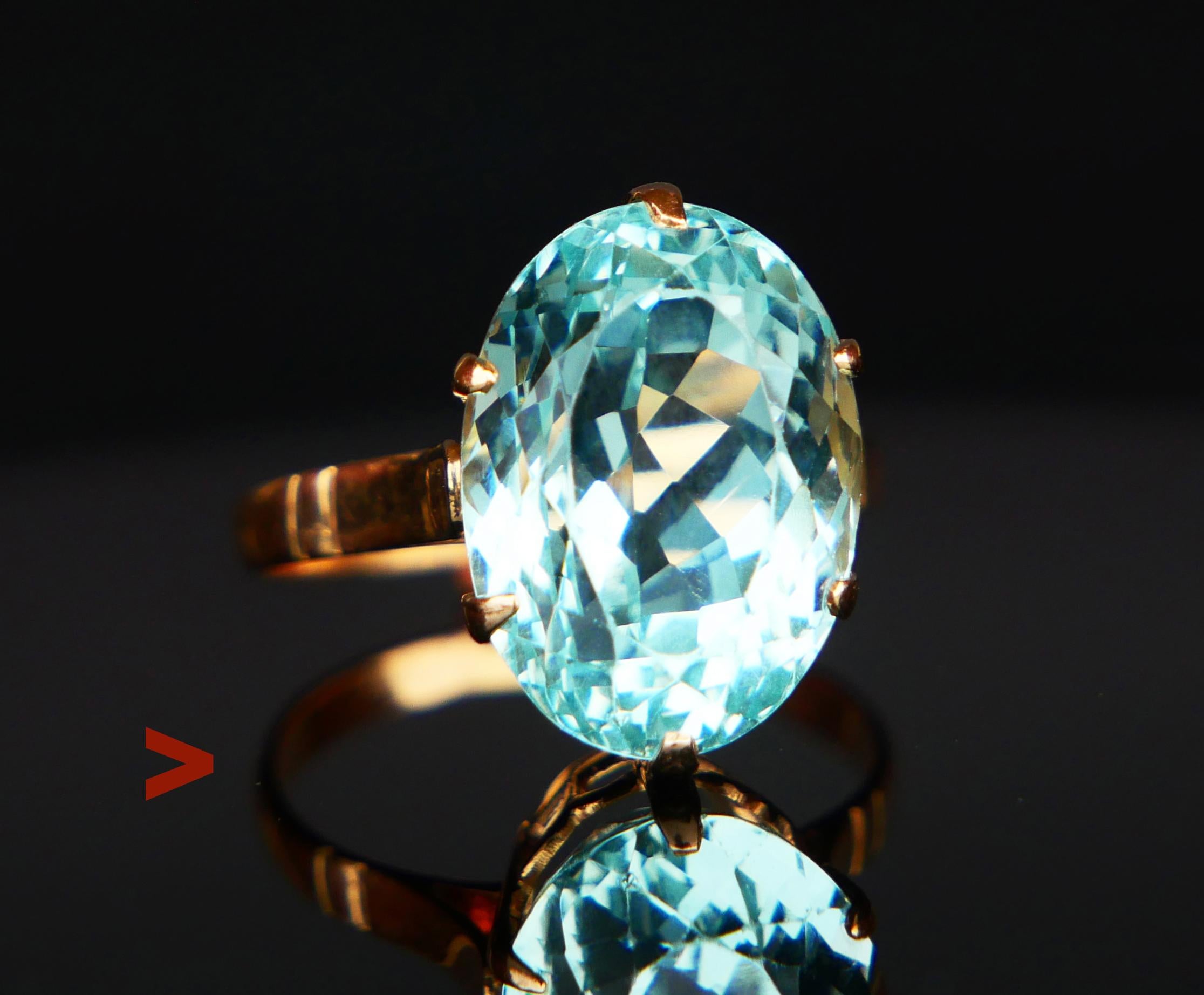 A Ring  in solid 18K Yellow Gold  with plain shoulders decorated with claw set natural oval cut Aquamarine of vivid Blue color with tint of Green, measuring 15.25 mm x 11.25mm x 10mm deep / about 10 ct. The stone is eye clean / very transparent,