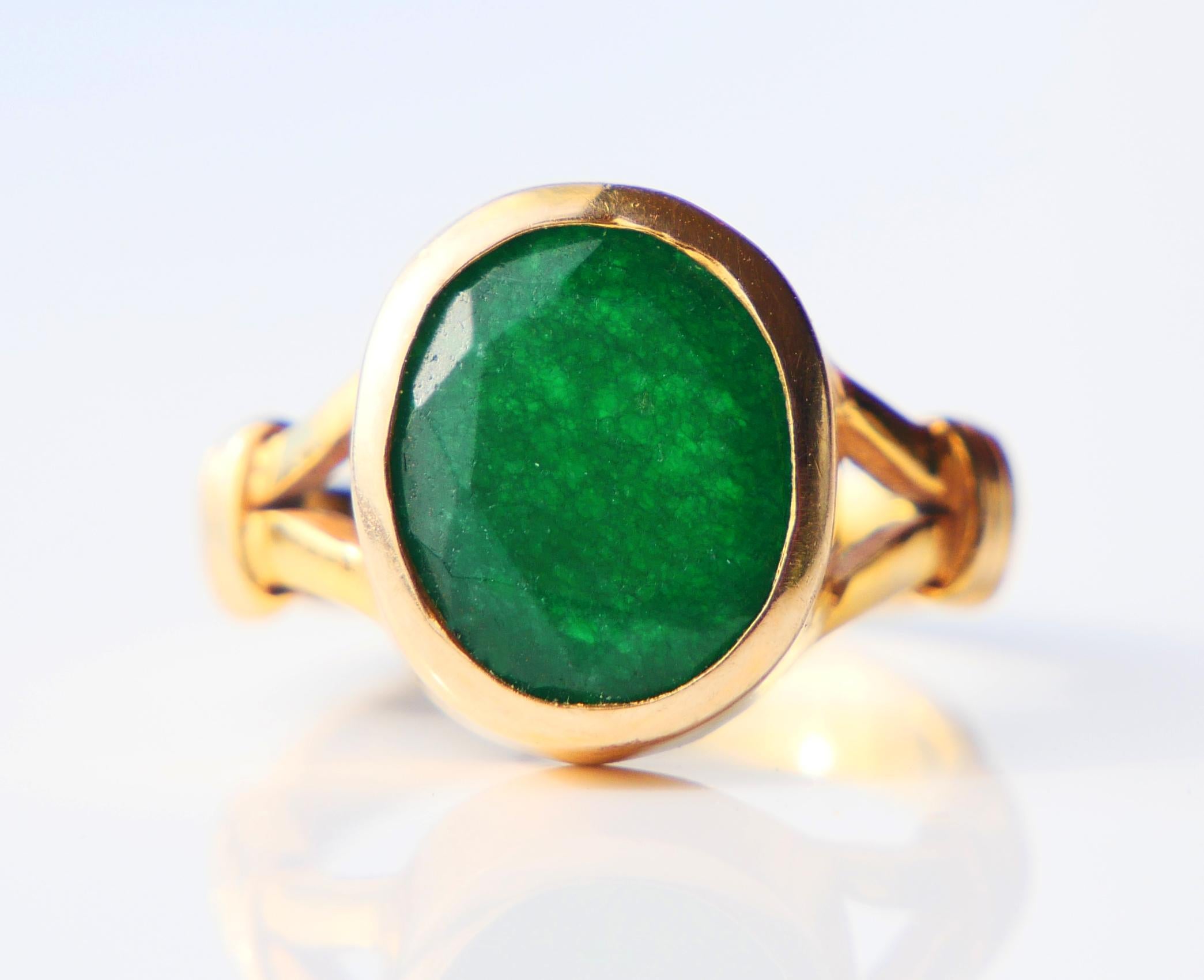 A Ring in solid 10K Yellow Gold  with divided shoulders, decorated with bezel set natural untreated oval cut Jade of Green color measuring 10.5 mm x 8.5 mm x 4.35 mm / ca 3.5 ct

Not hallmarked ,tested about 10K. Likely European ,custom made ca.