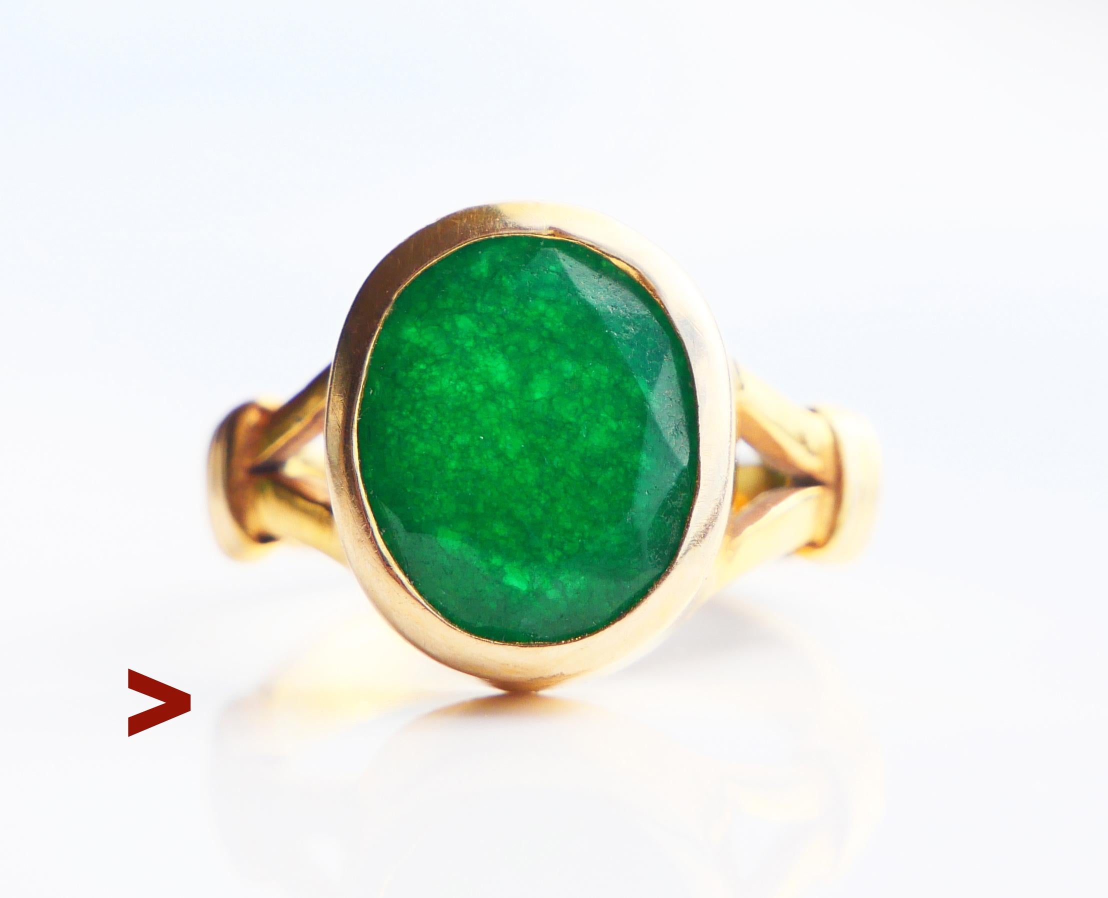 Women's Antique Ring natural Green Jade solid 10K Yellow Gold Ø US 5 / 4 gr For Sale