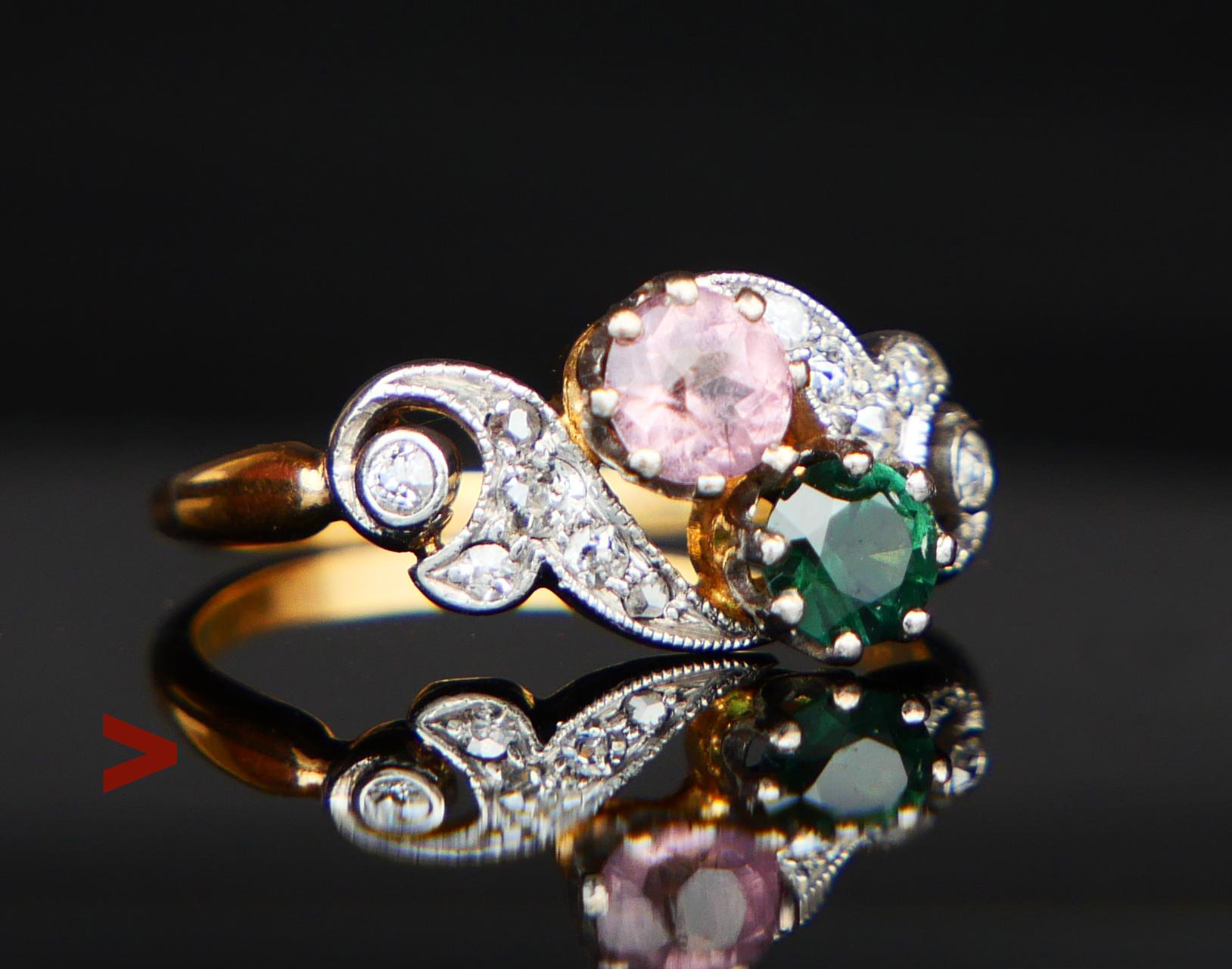 Alter schwedischer Toi et Moi Ring - handgefertigt ca. 1920er - 1930er Jahre.

Fragmentierte schwedische Punzen, 18K.  

Die Spitze der Krone in Weißgold. Zwei natürliche grüne und rosafarbene Turmaline im alten europäischen Schliff, Ø 4 mm / je ca.