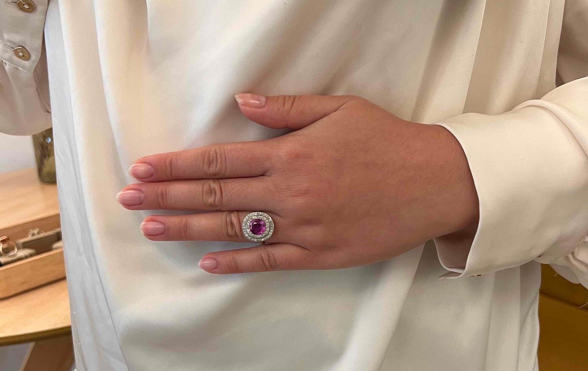 Antiker Ring mit rosa Saphir und Diamanten, besetzt im Angebot 1