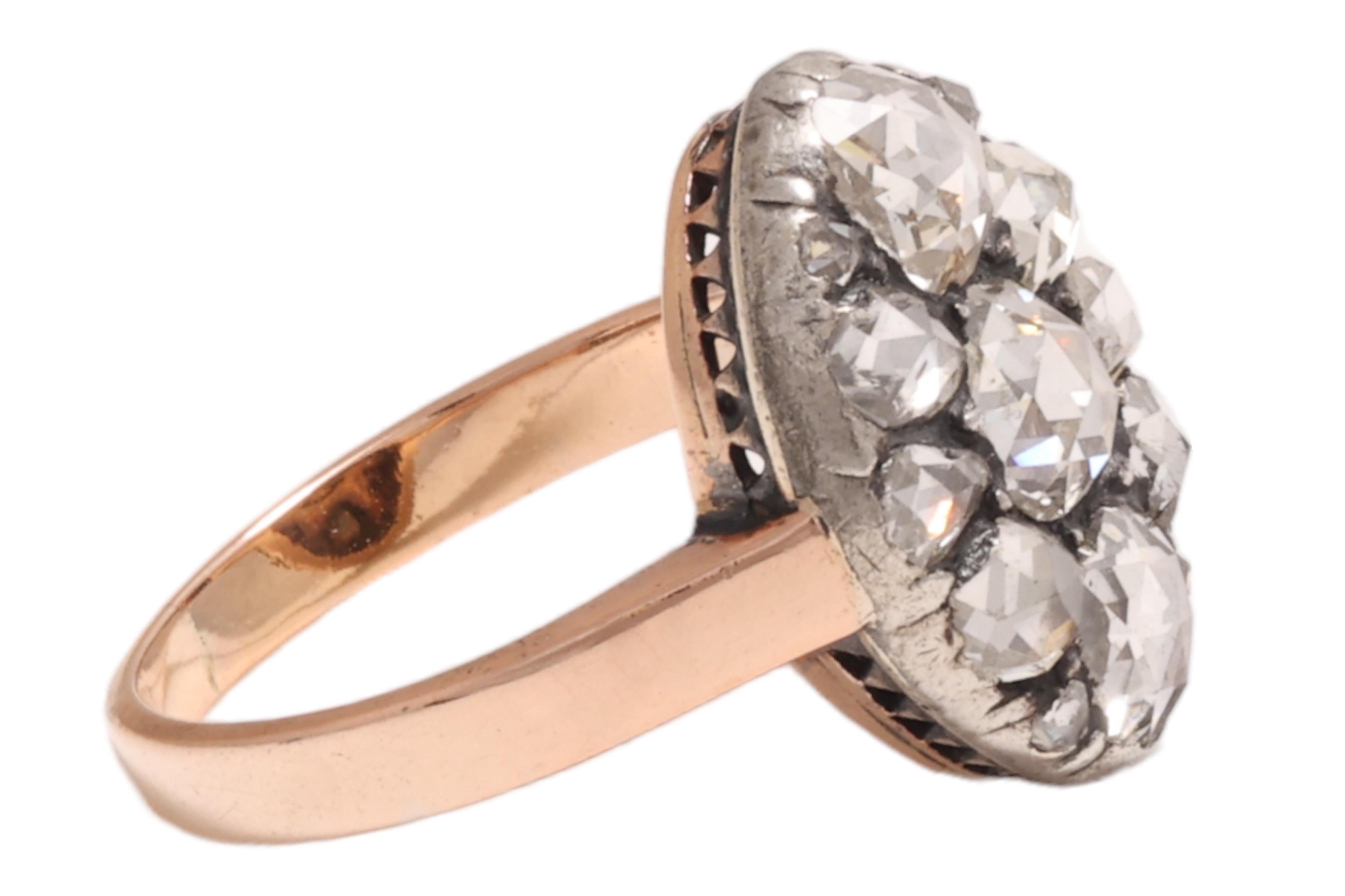 Antique Ring Silver on 18 kt gold & old Rose cut Diamonds In Excellent Condition For Sale In Antwerp, BE