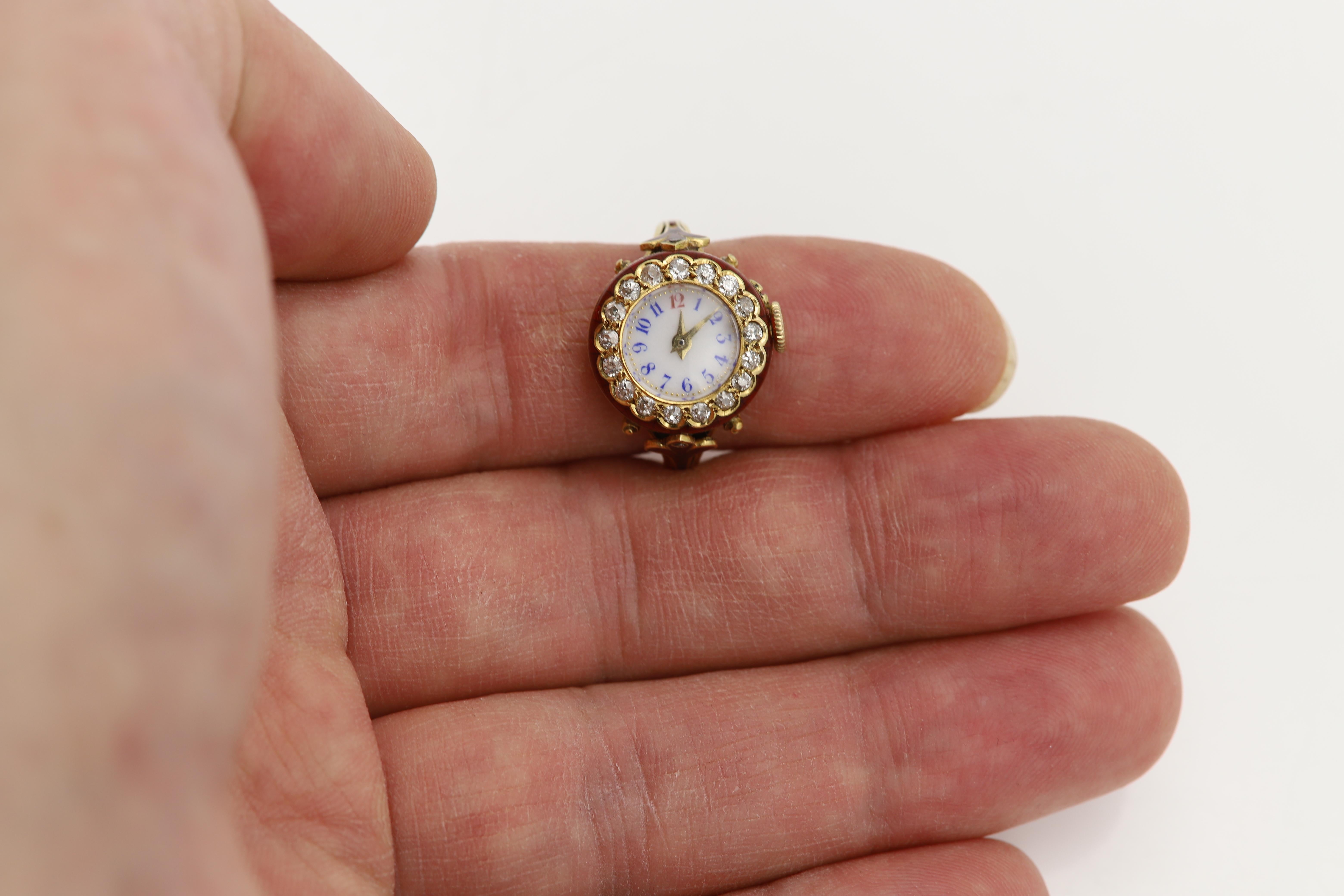 Antike Ringuhr 18 Karat Diamanten Circa früh 1900er Jahre funktionierender Uhrenring im Angebot 3